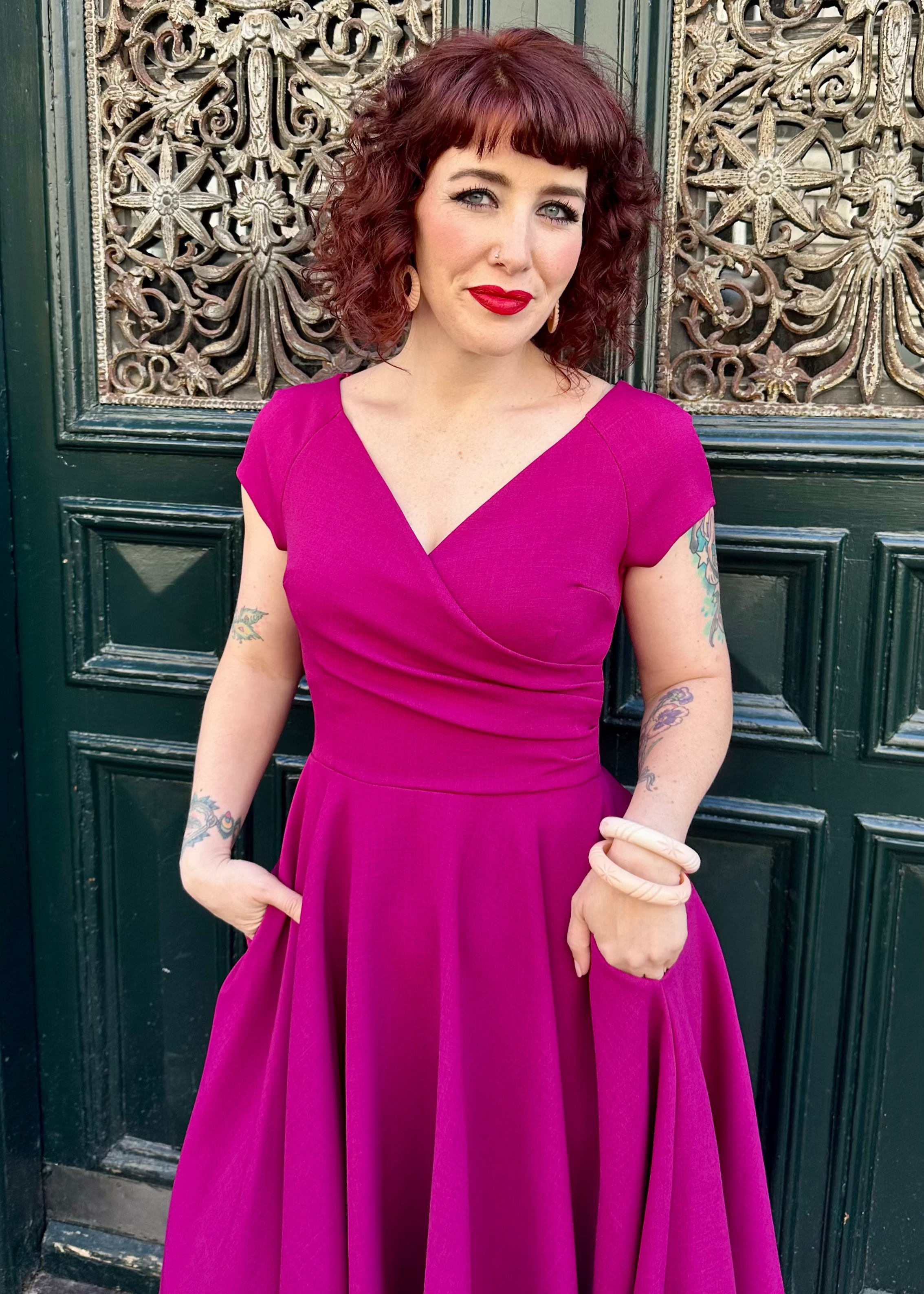 1950'er Hourglass swingkjole i Berry swing kjole Pretty Dress Company