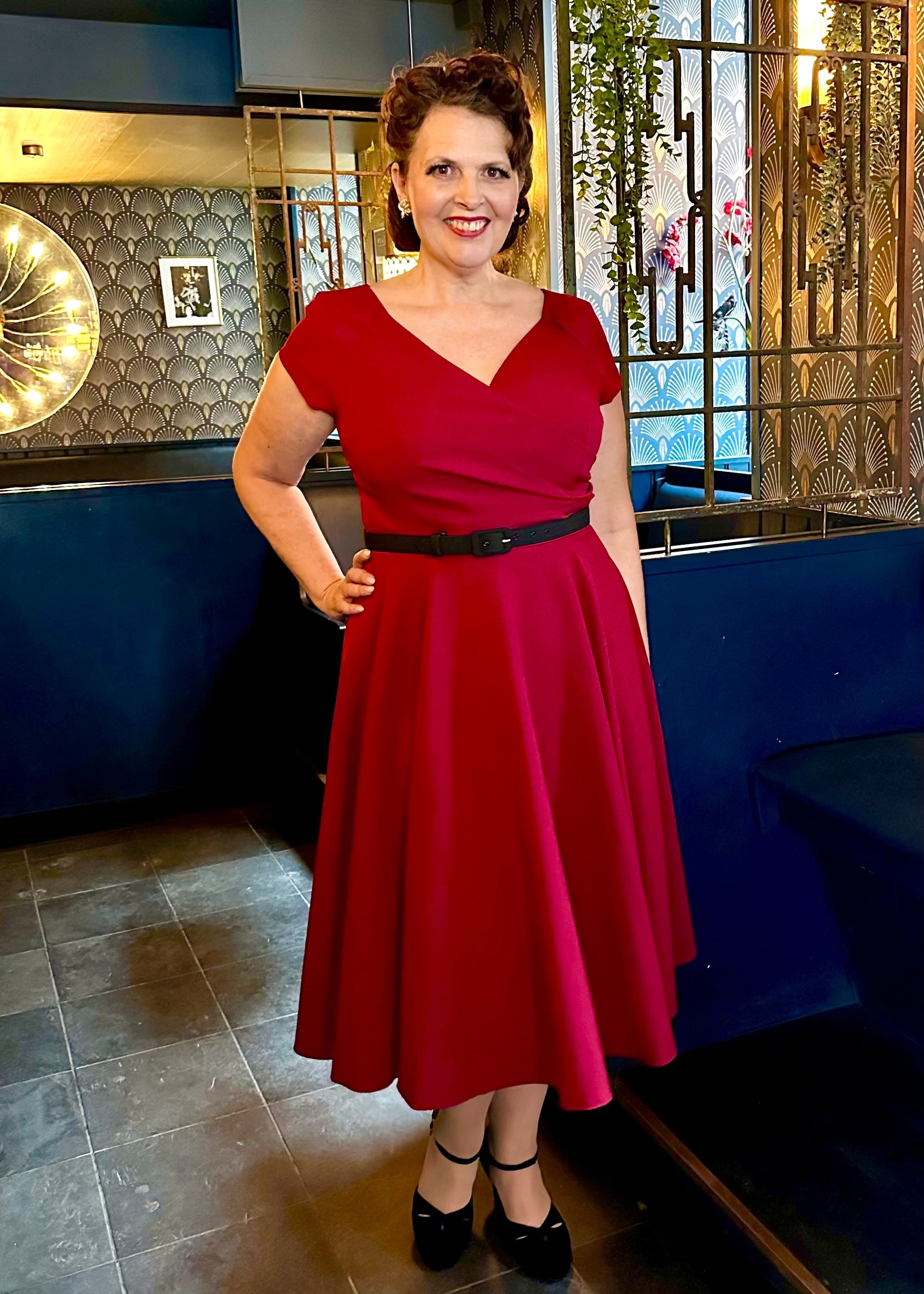 1950'er Hourglass swingkjole i bordeaux swing kjole Pretty Dress Company