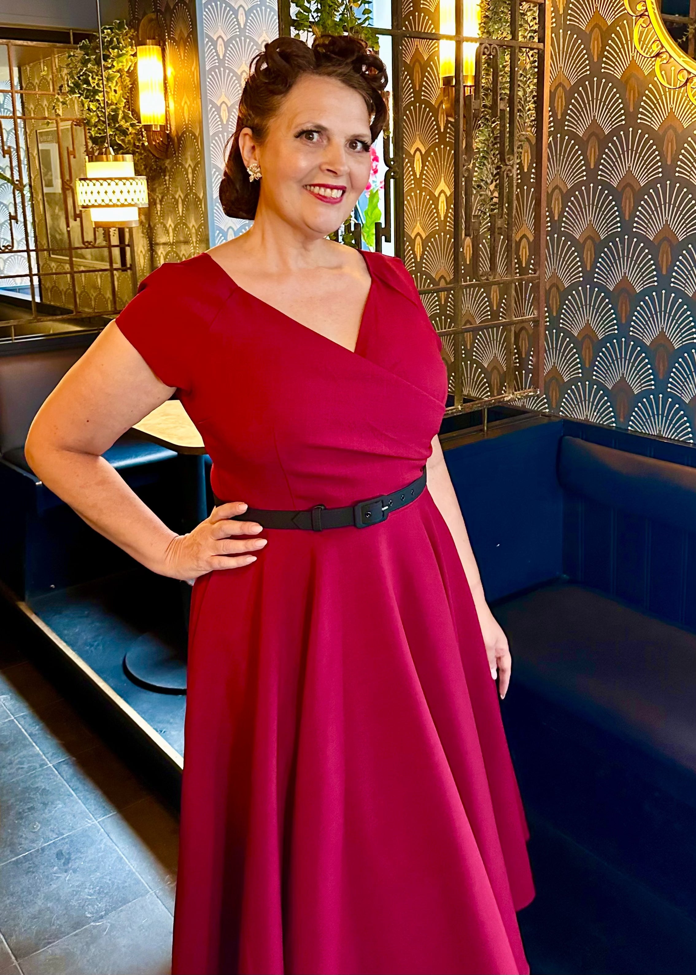 1950'er Hourglass swingkjole i bordeaux swing kjole Pretty Dress Company