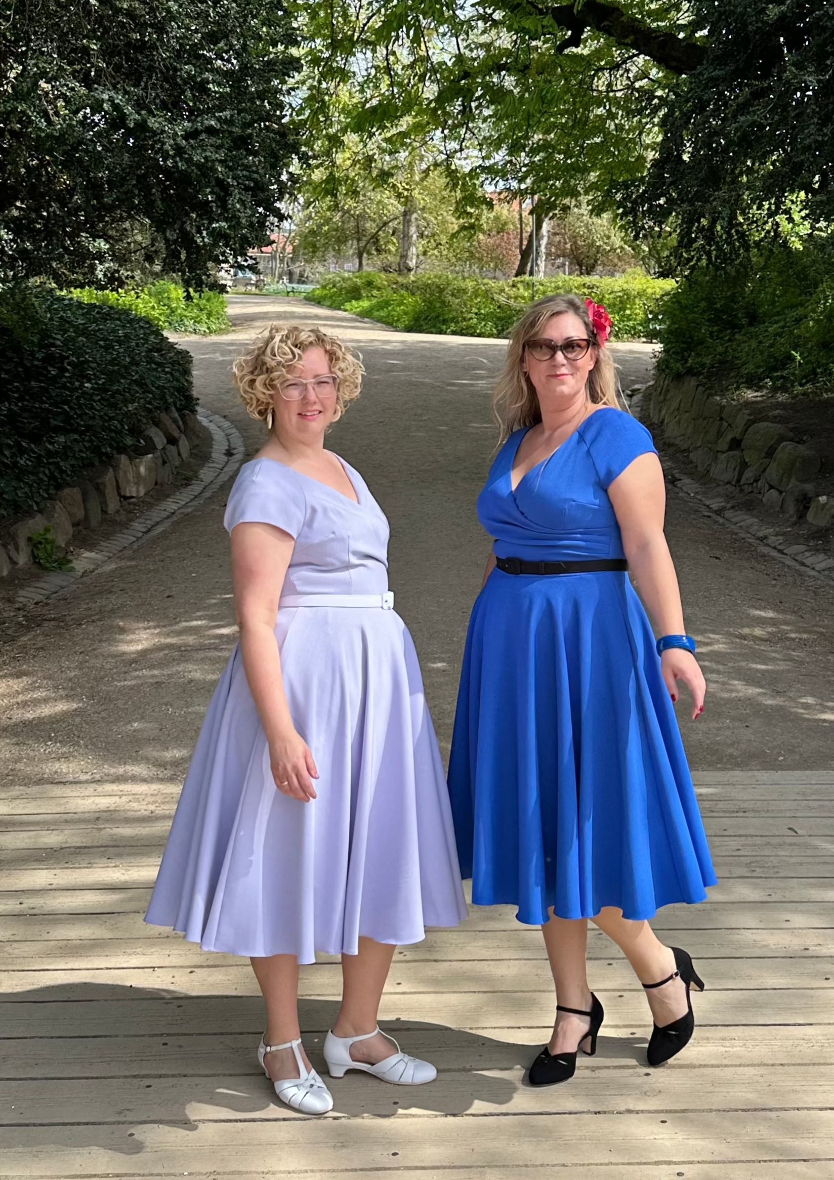 1950'er Hourglass swingkjole i lys lyng lilla toej Pretty Dress Company