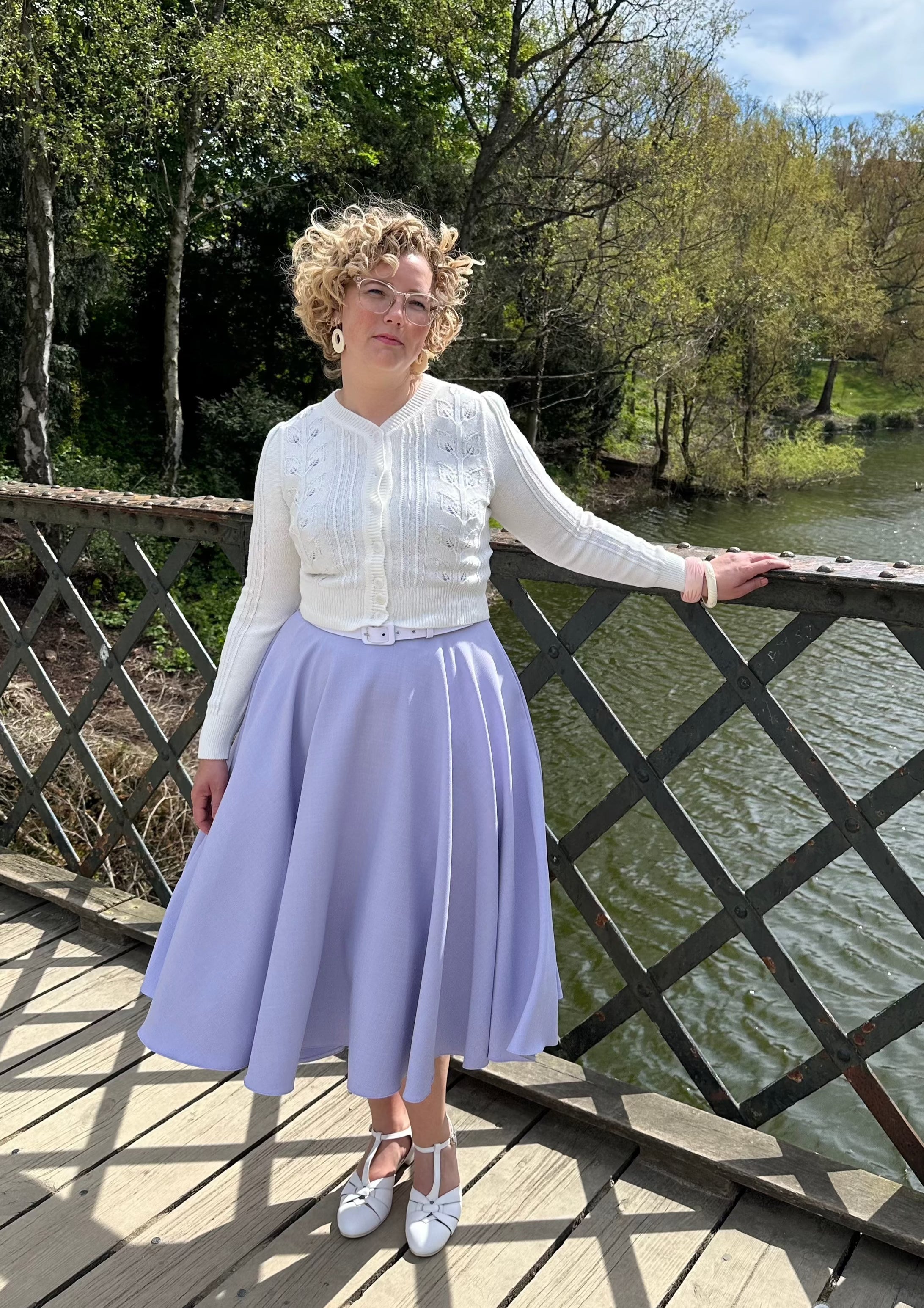 1950'er Hourglass swingkjole i lys lyng lilla toej Pretty Dress Company