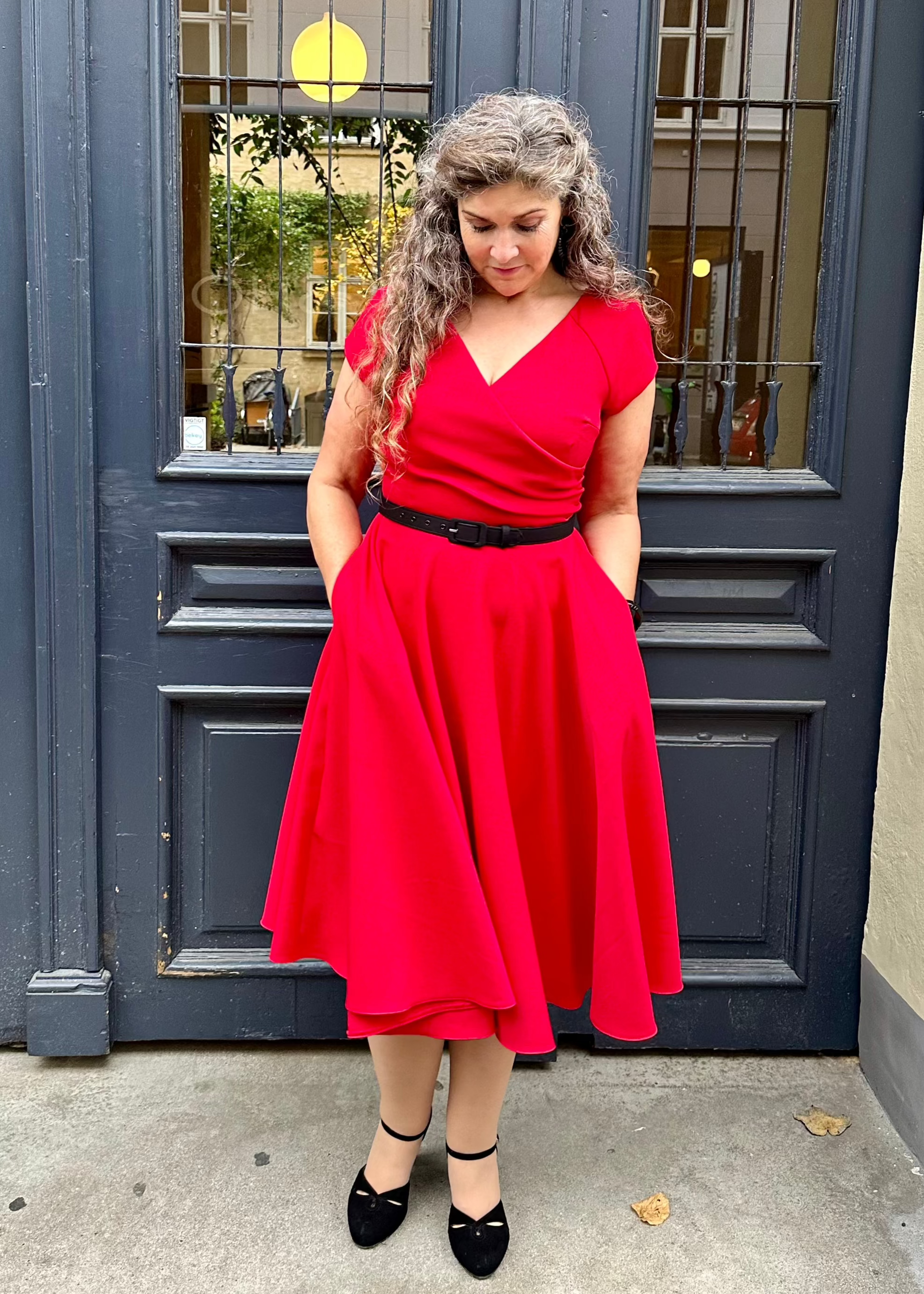 1950'er Hourglass swingkjole i rød swing kjole Pretty Dress Company