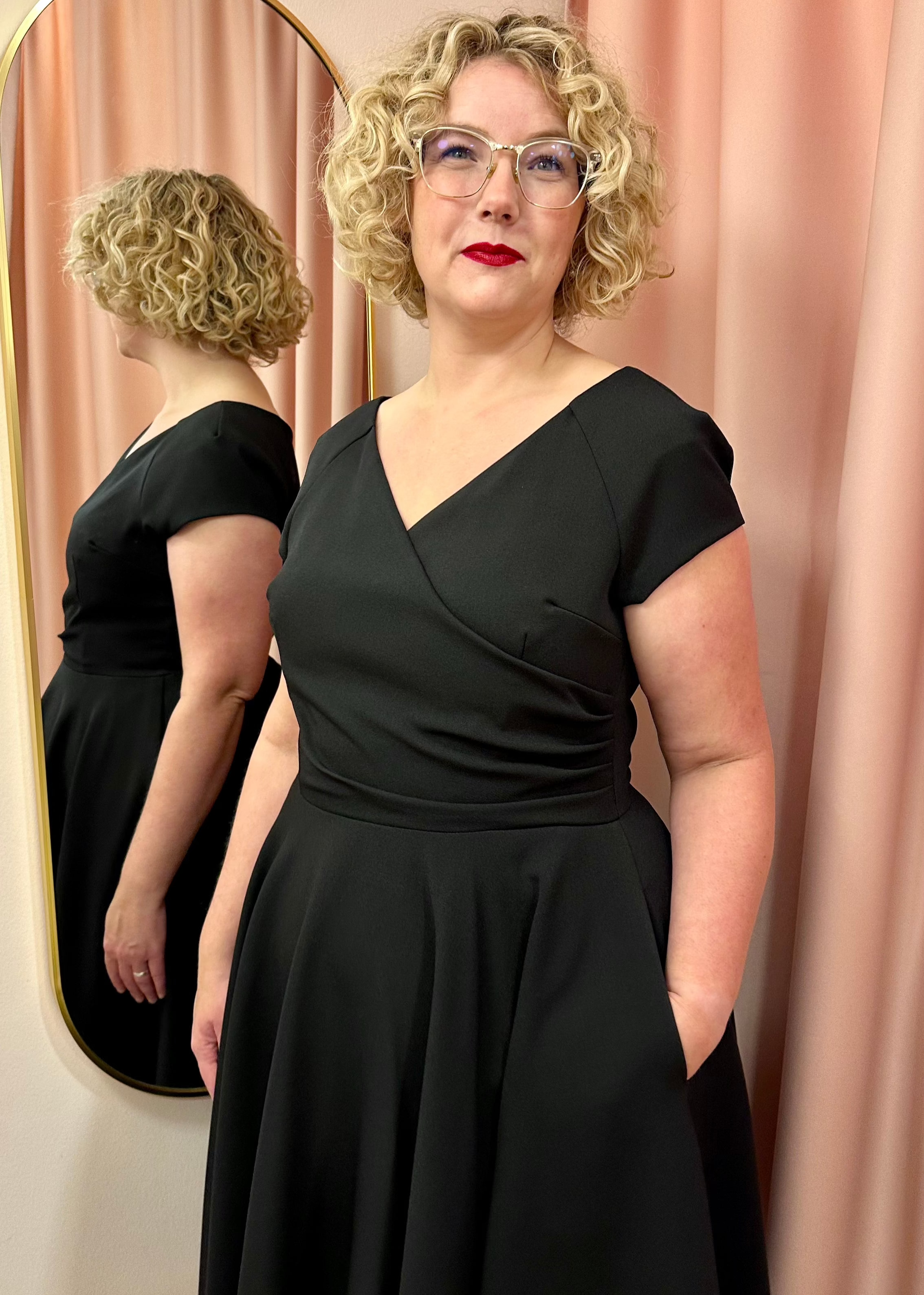 1950'er Hourglass swingkjole i sort swing kjole Pretty Dress Company