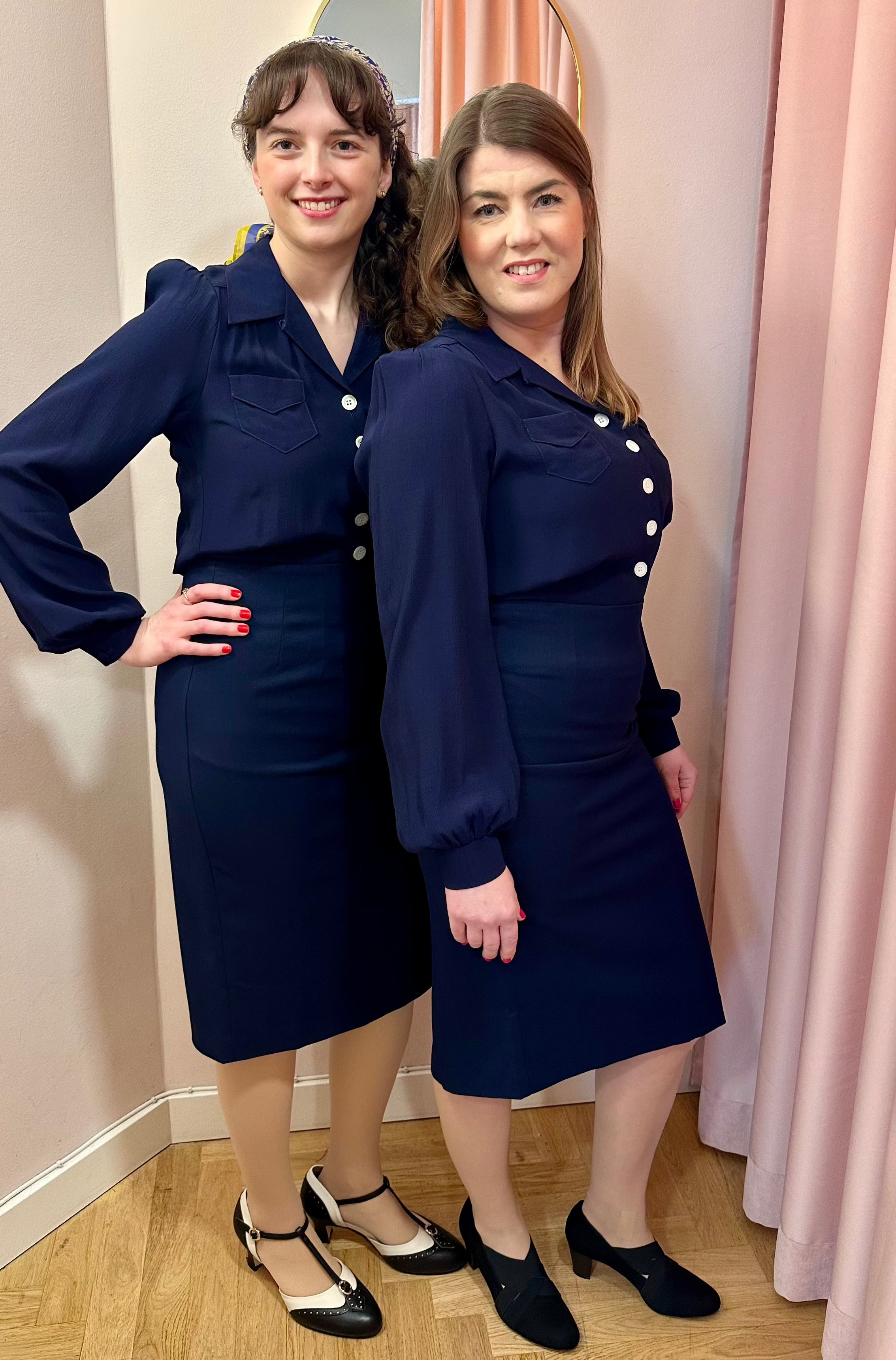 1950'er stils pencil nederdel i navy Nederdel Daisy Dapper