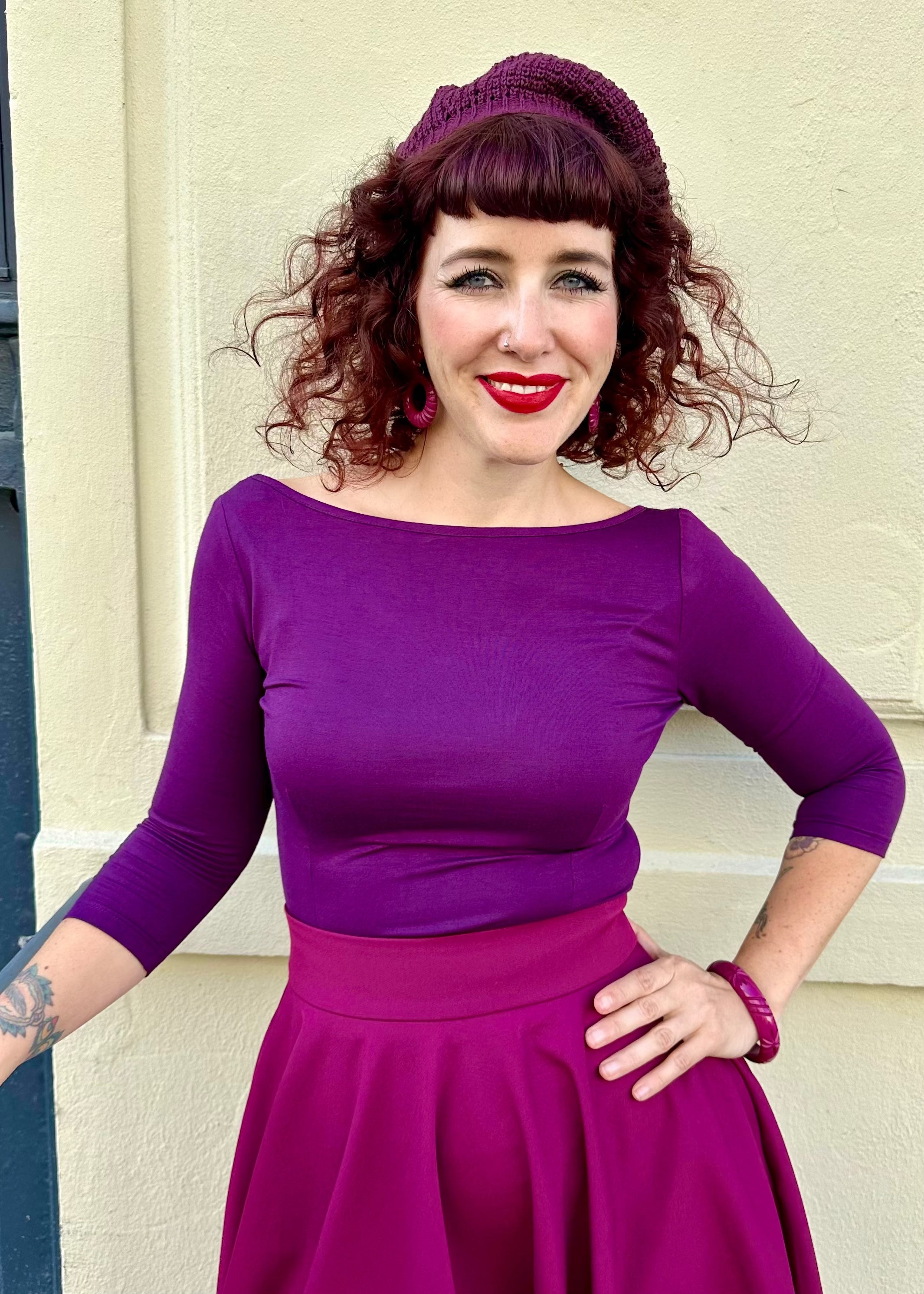 Boatneck vendbar top i aubergine deluxe bluse Daisy Dapper