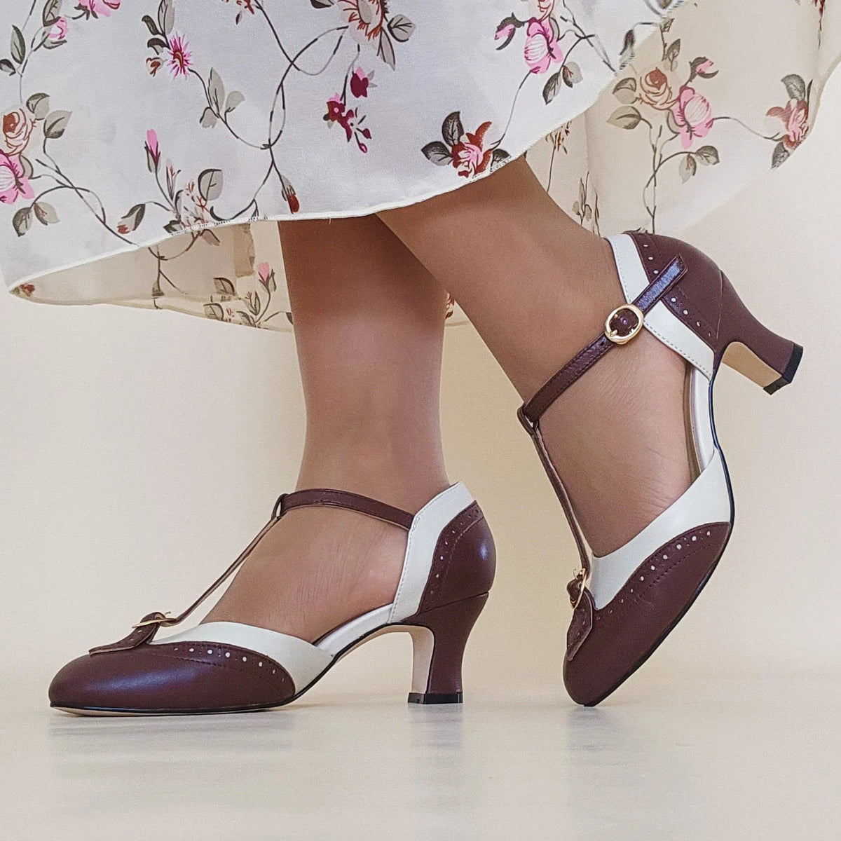 Charlie Stone: Luxe Parisienne brun & hvid T-rem sko Charlie Stone