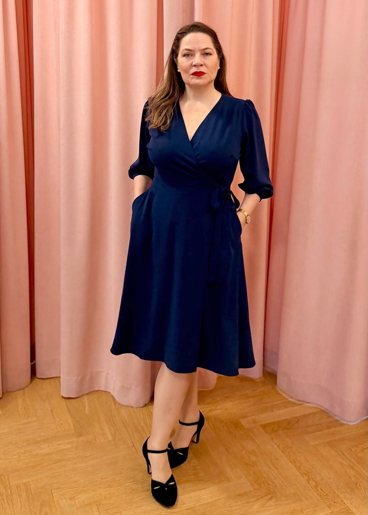 Jane slåom kjole med 3/4 ærmer - navy blå slåom kjole Daisy Dapper