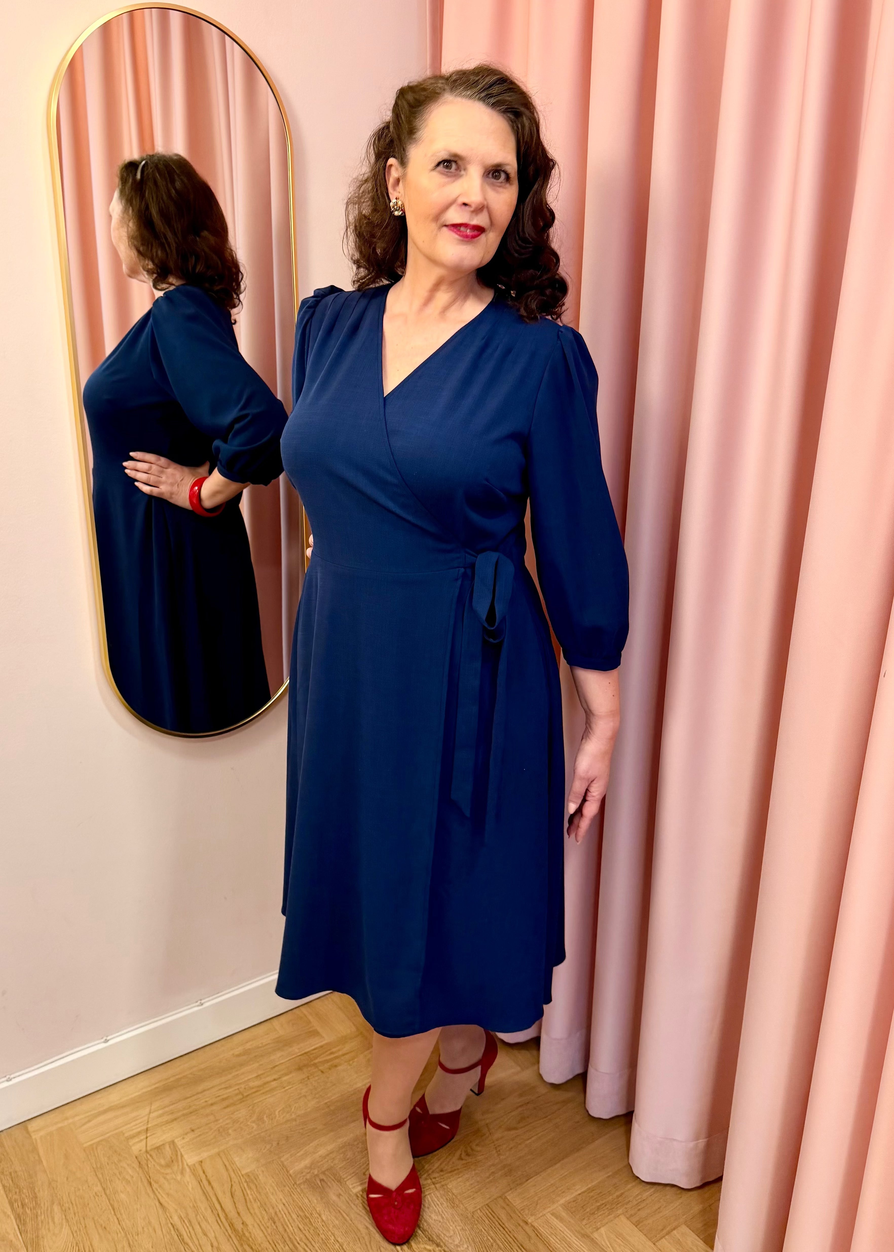Jane slåom kjole med 3/4 ærmer - navy blå slåom kjole Daisy Dapper