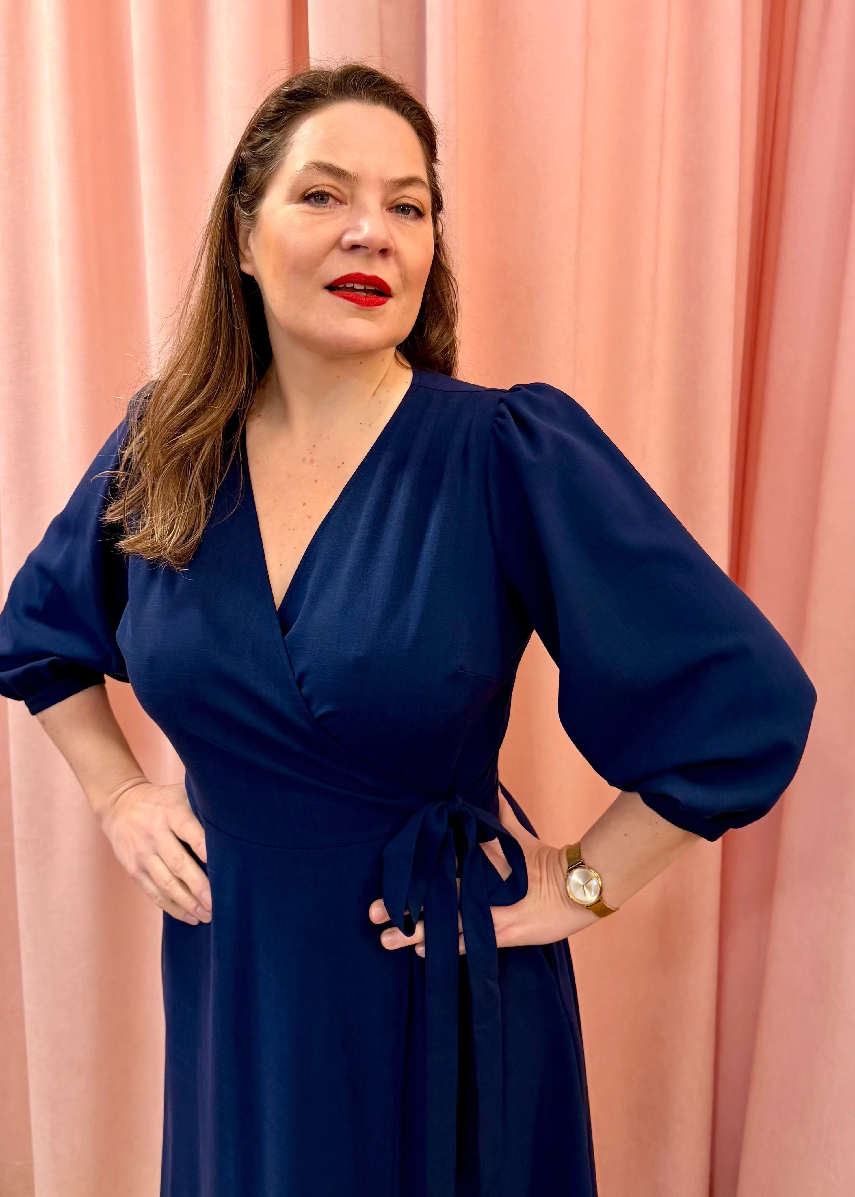 Jane slåom kjole med 3/4 ærmer - navy blå slåom kjole Daisy Dapper