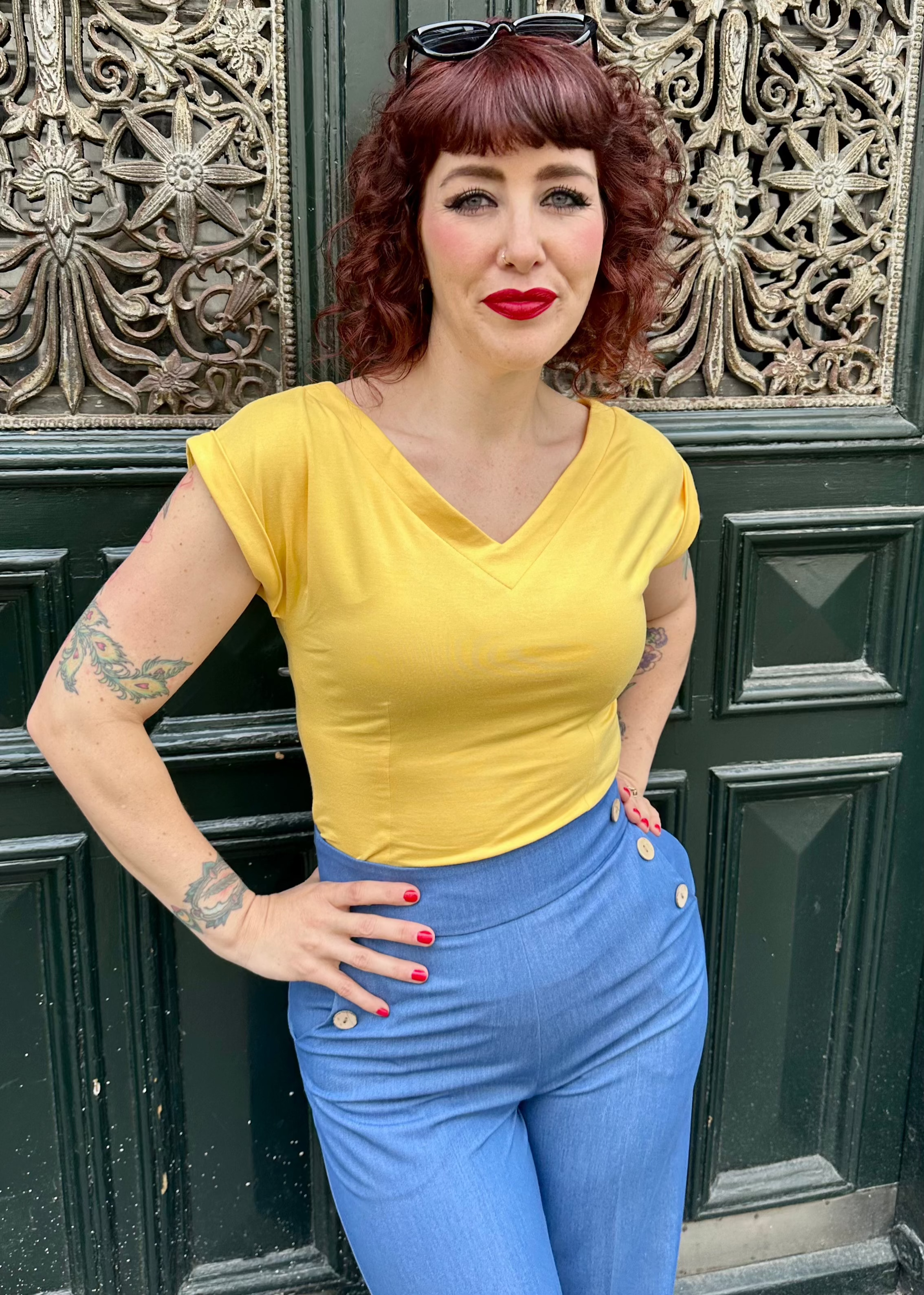 Kortærmet vendbar boatneck top i gul jersey top Daisy Dapper