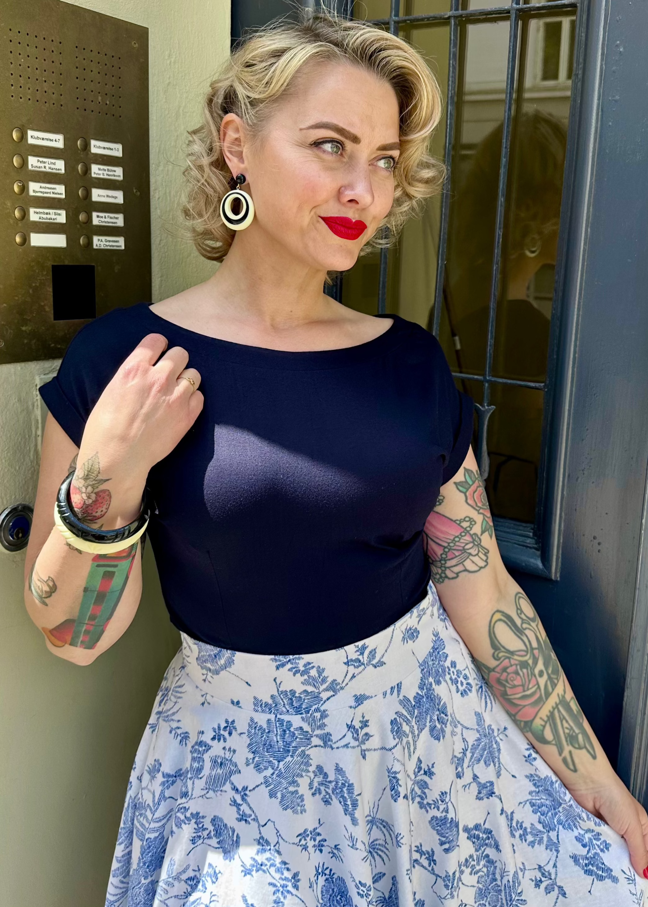 Kortærmet vendbar boatneck top i navy jersey top Daisy Dapper