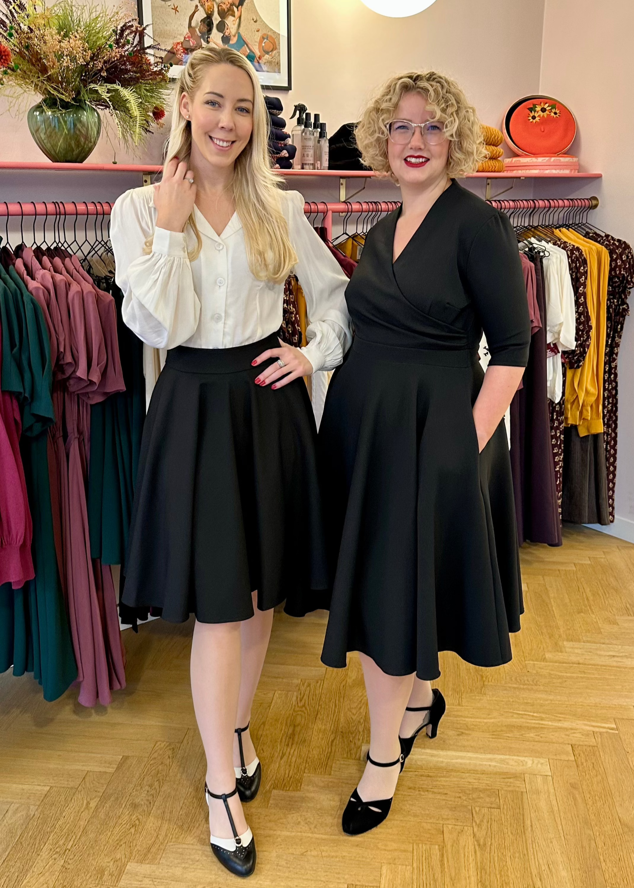 Leyla swing kjole i sort swing kjole Pretty Dress Company