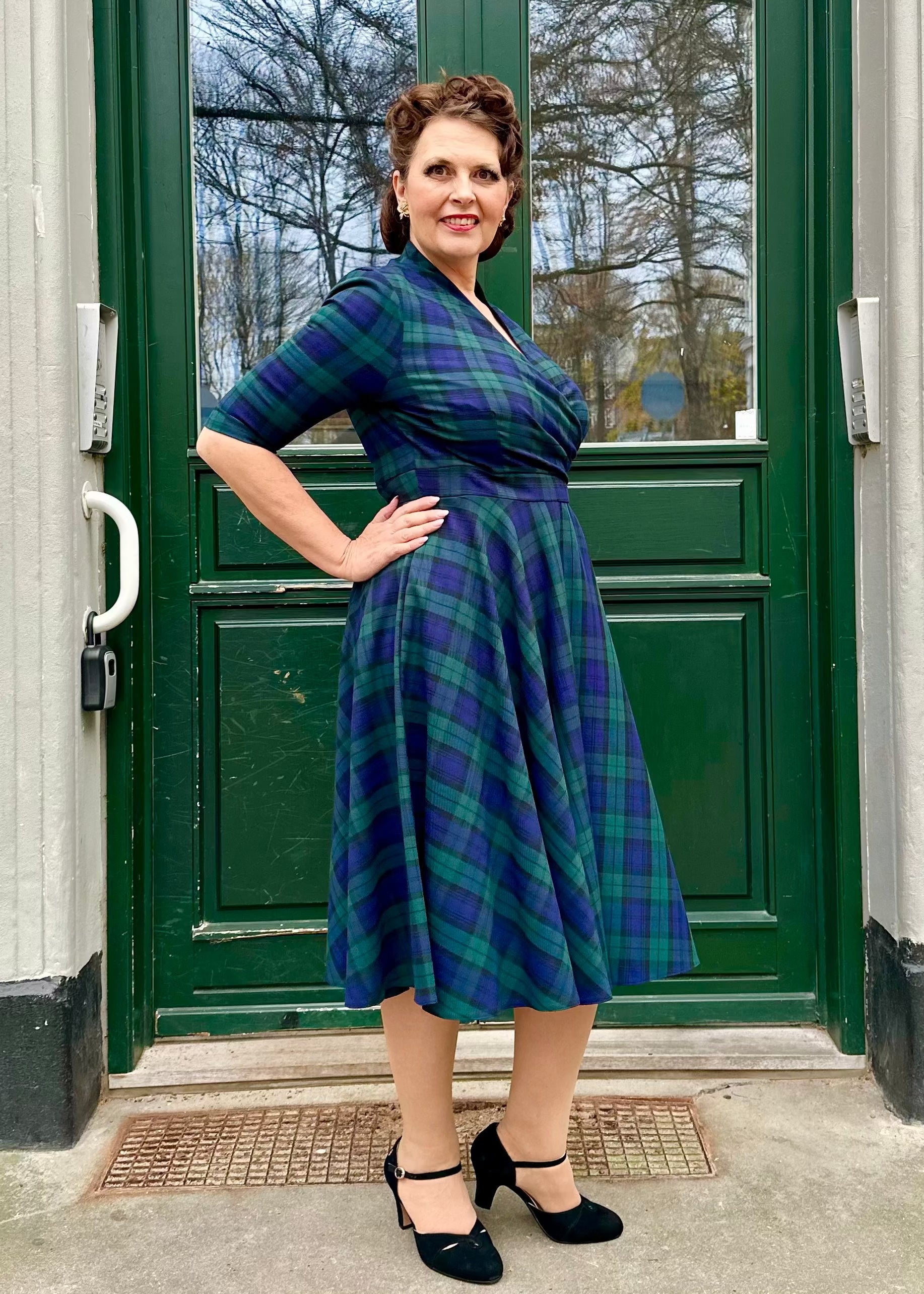 Leyla swing kjole med faux wrap i tern swing kjole Pretty Dress Company