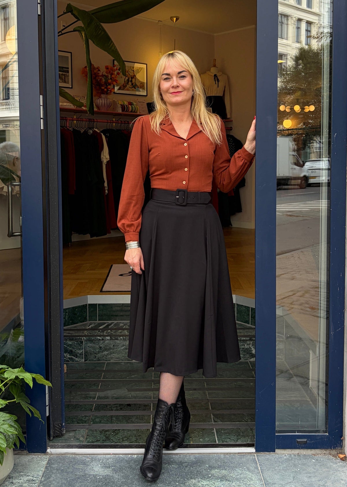 Midi nederdel med bælte - sort linen look midi nederdel Daisy Dapper