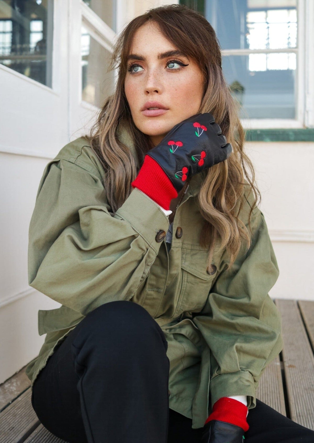 Retro handsker i sort læder med kirsebær Accessories Mabel Sheppard
