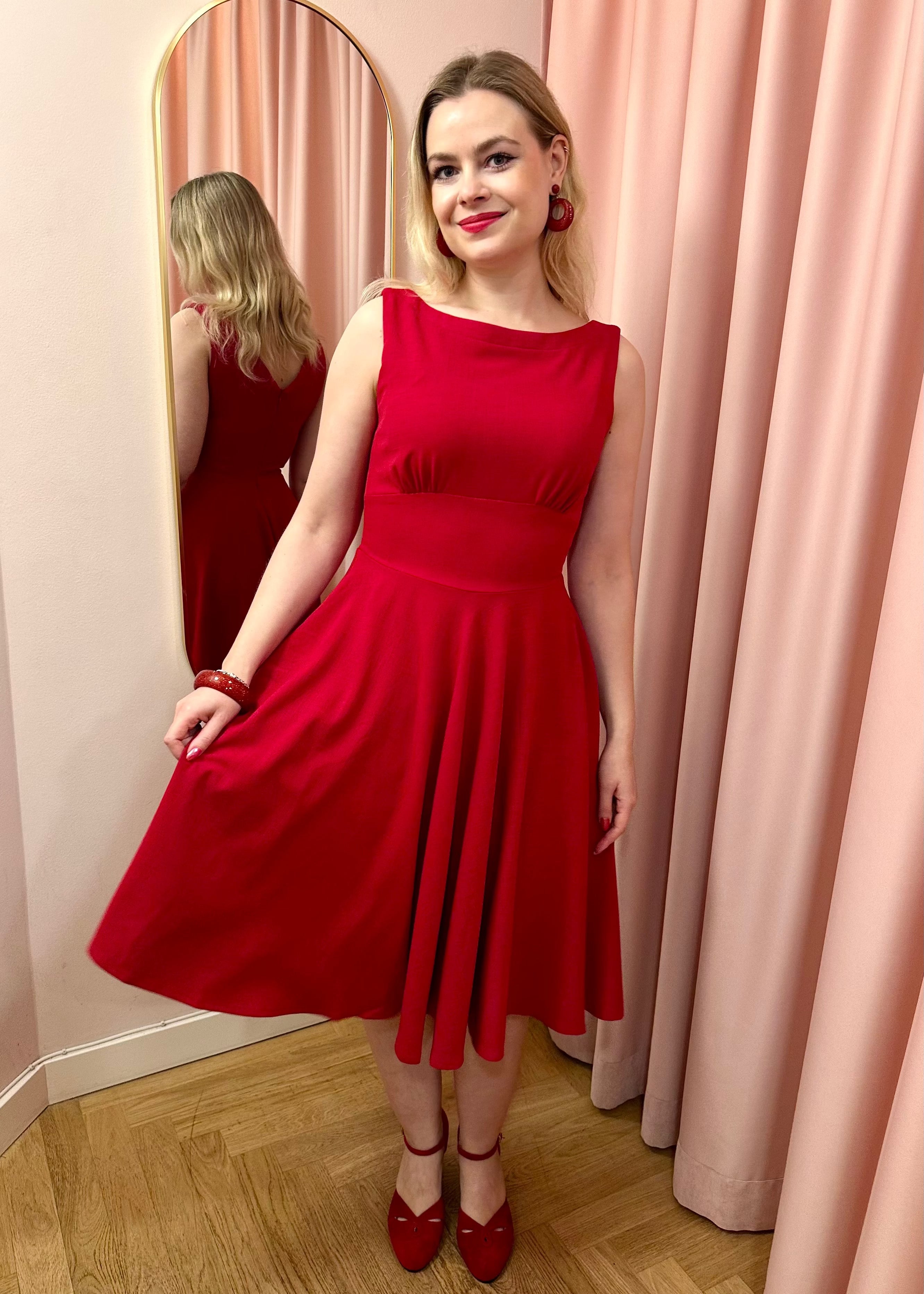 Ruby boatneck swingkjole - rød Kjoler Daisy Dapper