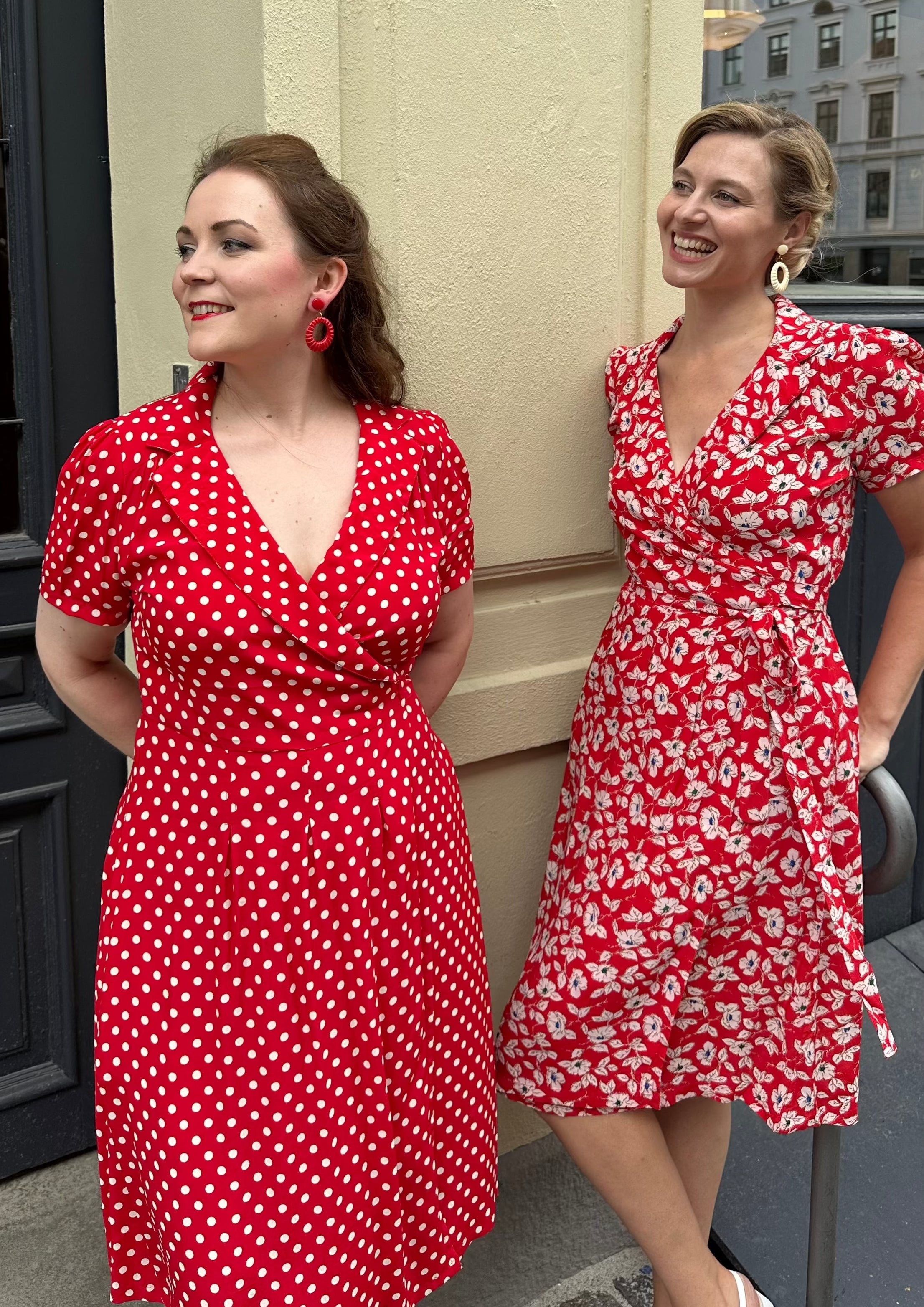 Slåom kjole i rød med prikker slåom kjole Seamstress Of Bloomsbury