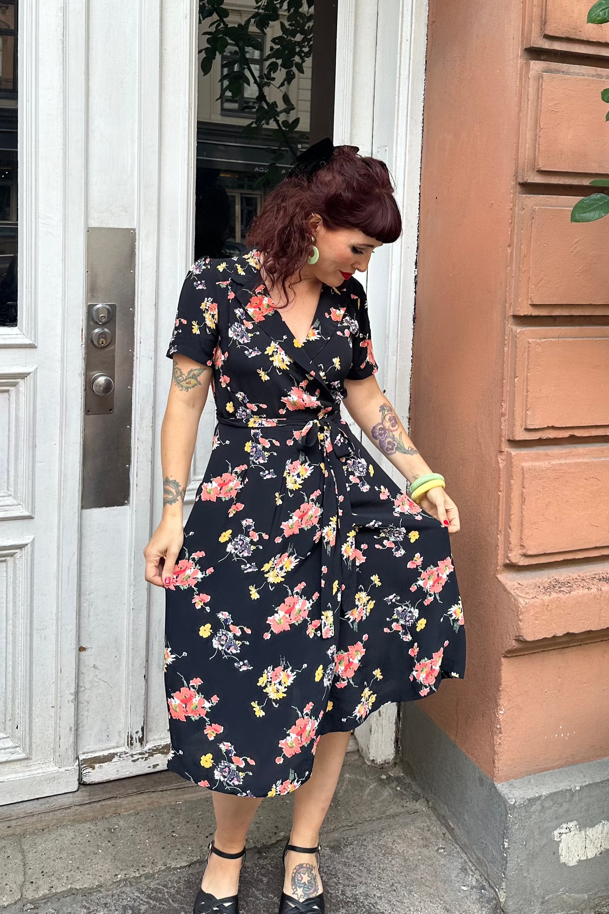 Slåom kjole i sort med Mayflower print slåom kjole Seamstress Of Bloomsbury