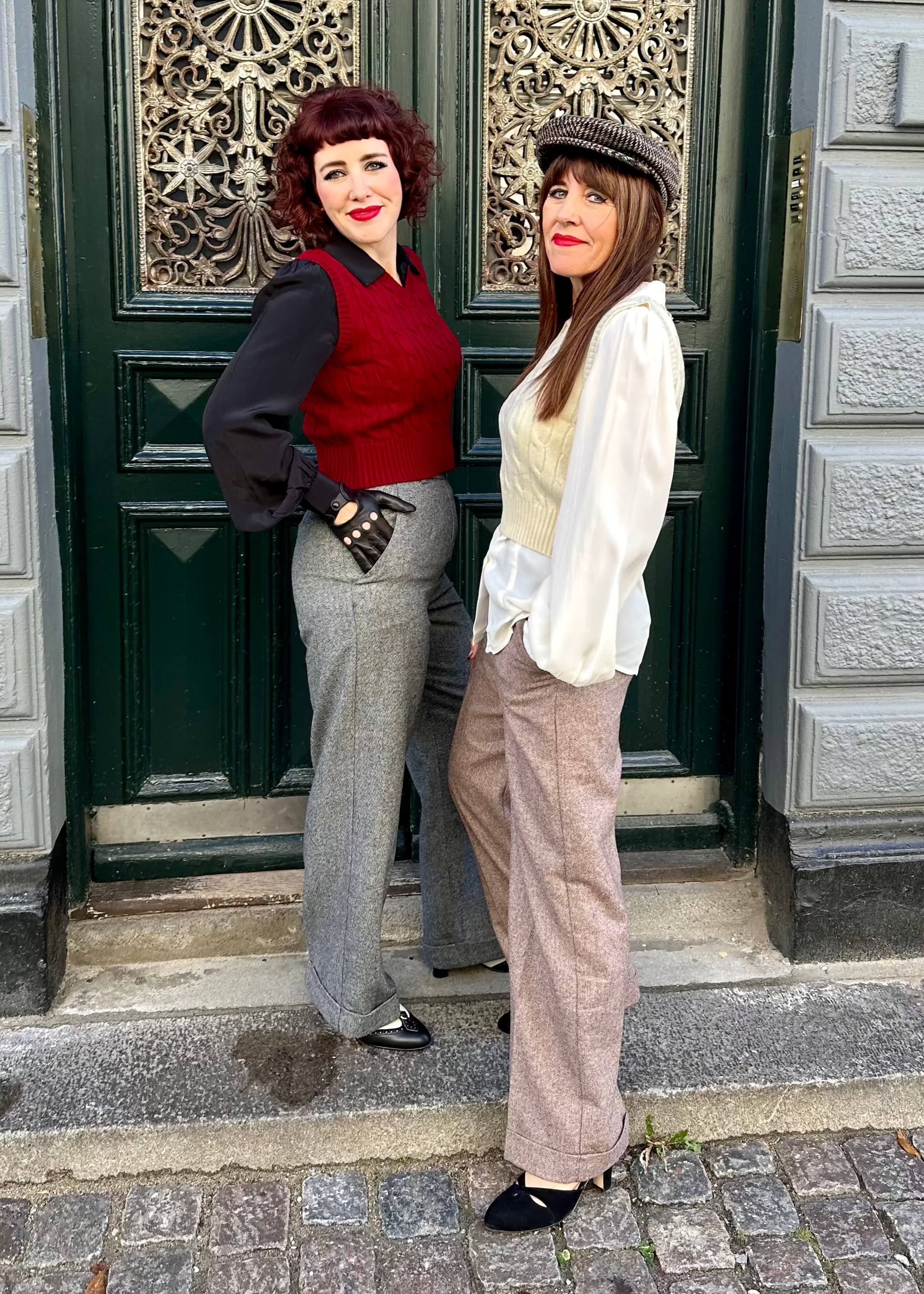 Slipover med snoninger i cream Seamstress Of Bloomsbury