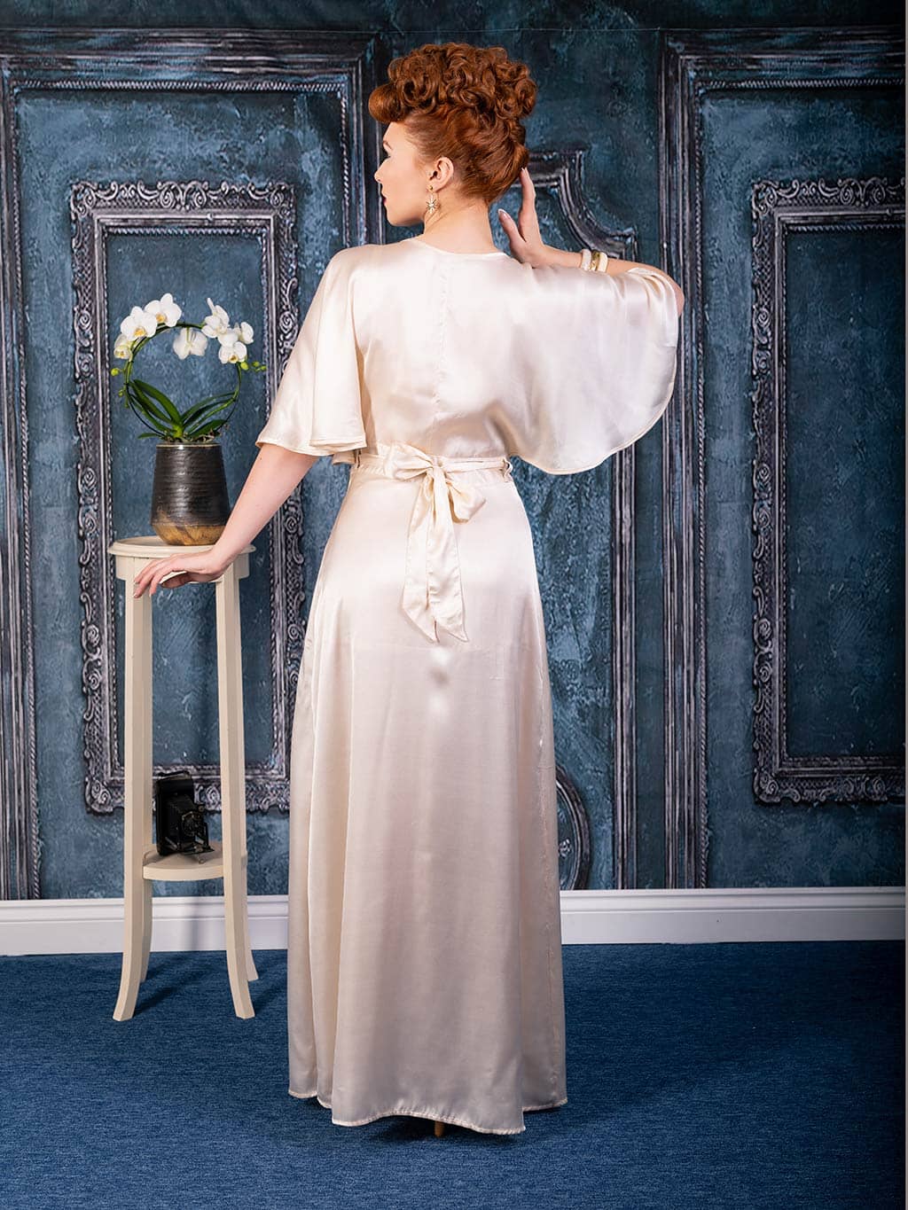 What Katie Did: Loungewear vintage stils morgenkåbe i ferskenfarvet satin What Katie Did