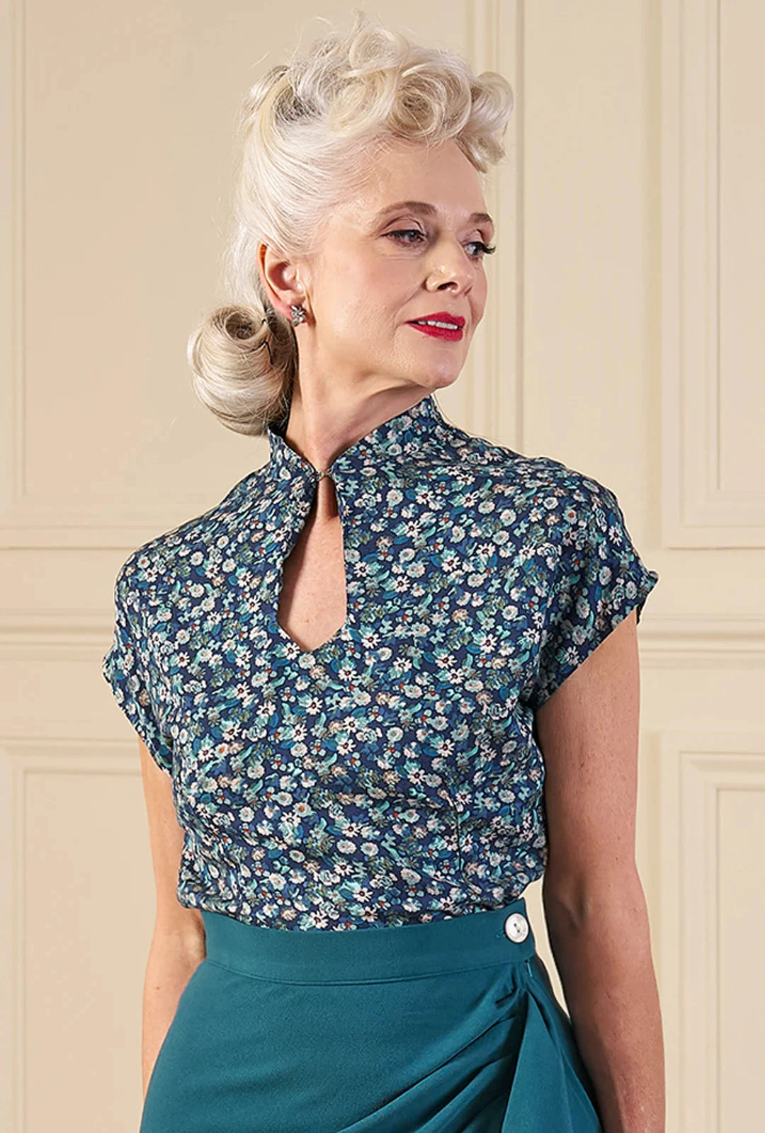 1940's Keyhole bluse i 'Margurite' kortærmet skjorte House of Foxy 