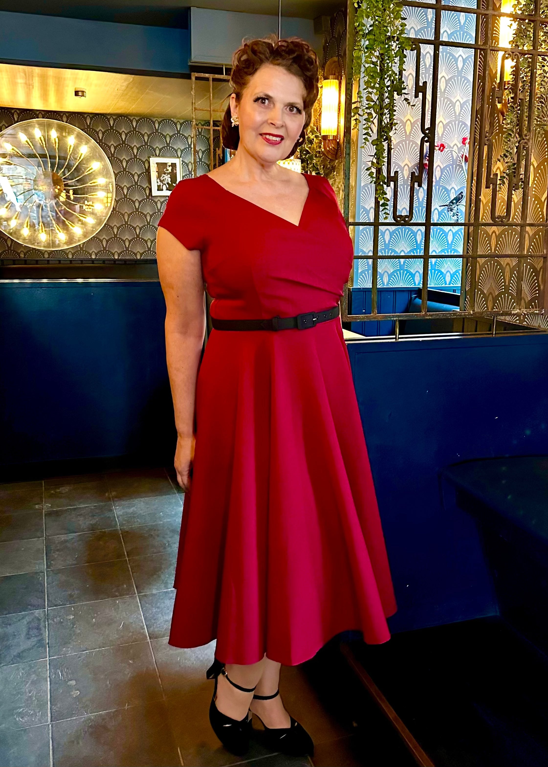 1950'er Hourglass swingkjole i bordeaux swing kjole Pretty Dress Company 