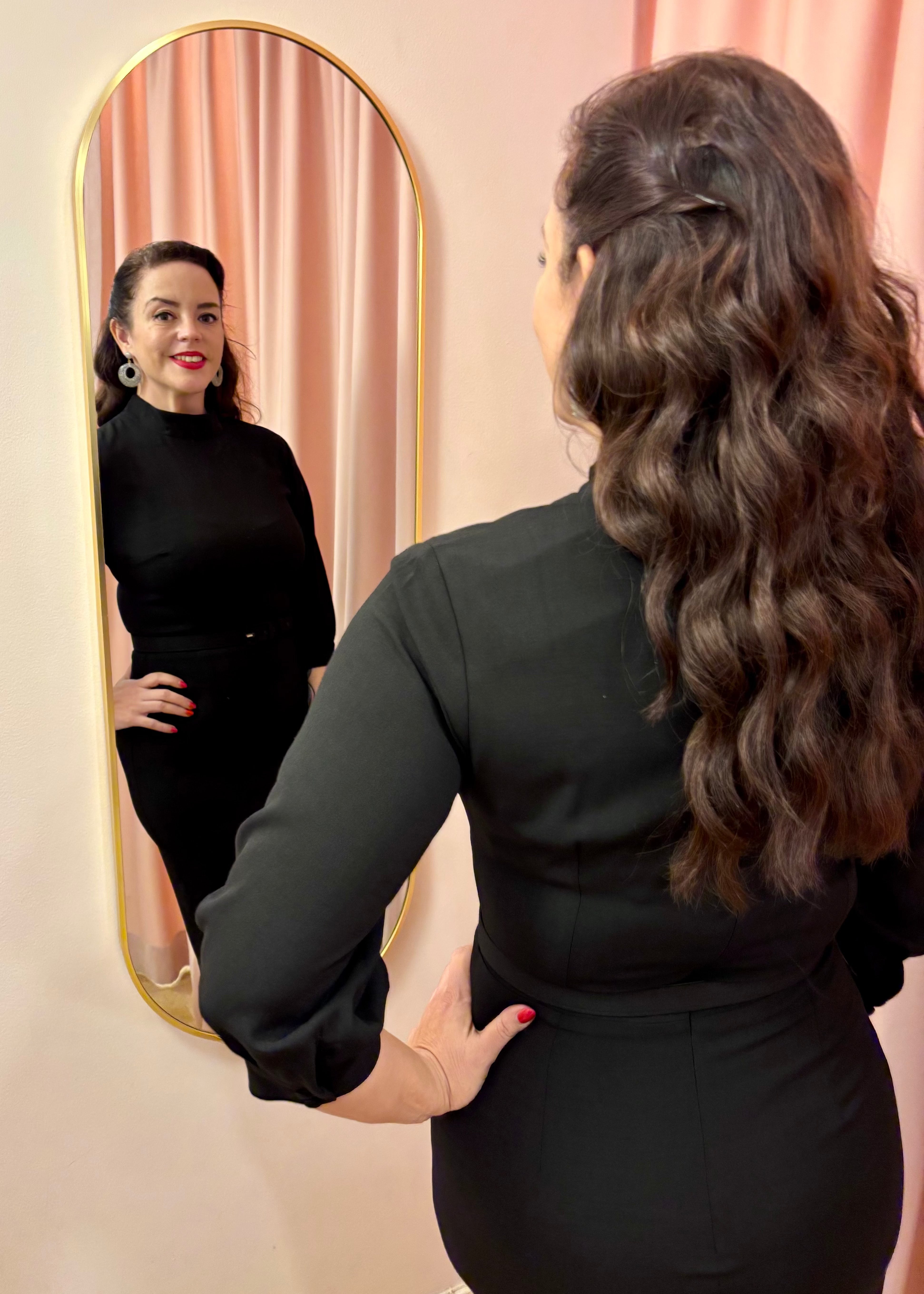 Audrey højhalset pencilkjole med 3/4 ærmer - sort linen Kjoler Daisy Dapper 