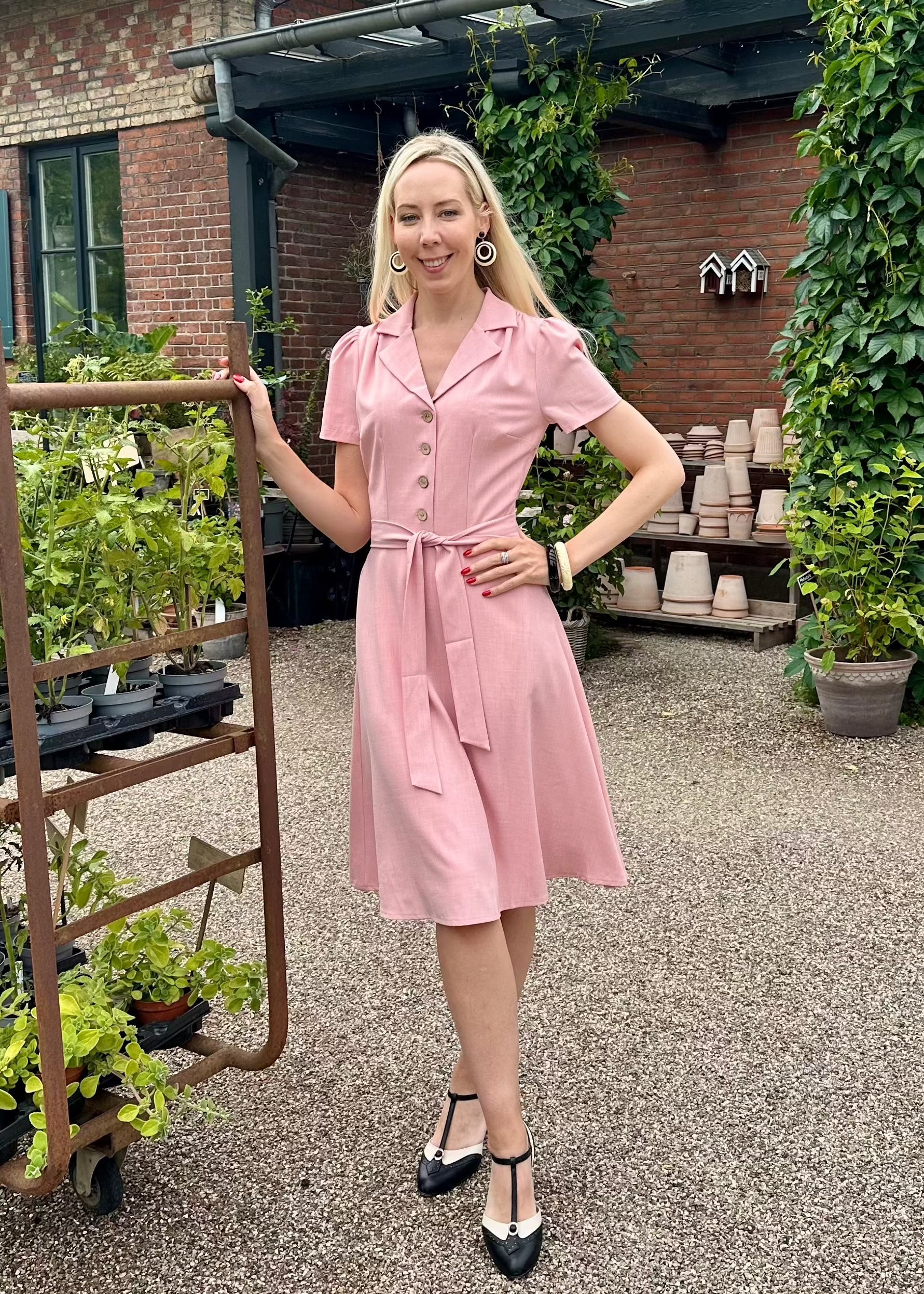 Betty kortærmet skjortekjole i lys rosa Kjoler Daisy Dapper 