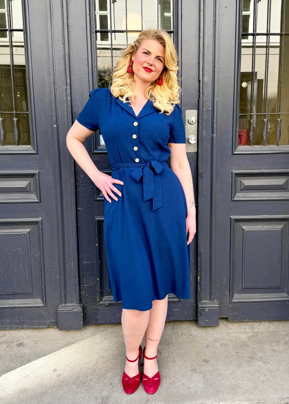 Betty kortærmet skjortekjole - navy linen skjortekjole Daisy Dapper 