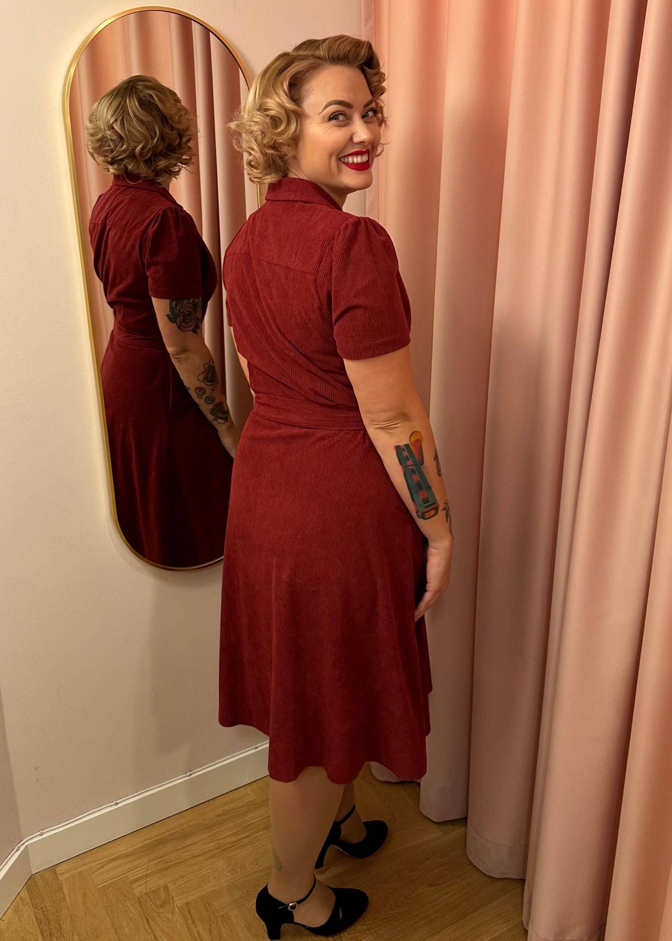 Betty skjortekjole i bordeaux fløjl Kjoler Daisy Dapper 