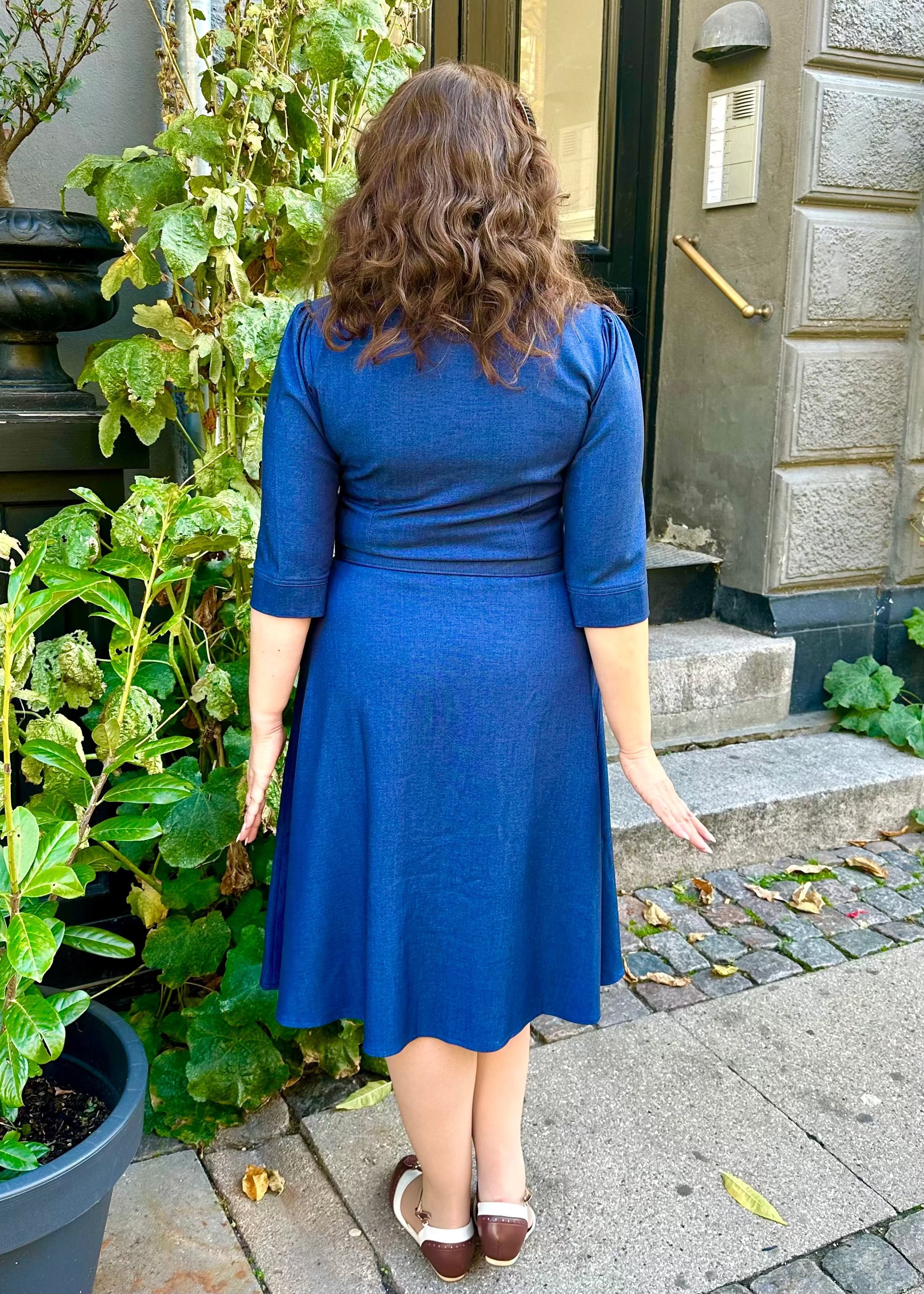 Betty skjortekjole med 3/4 ærmer i blå denim-look skjortekjole Daisy Dapper 