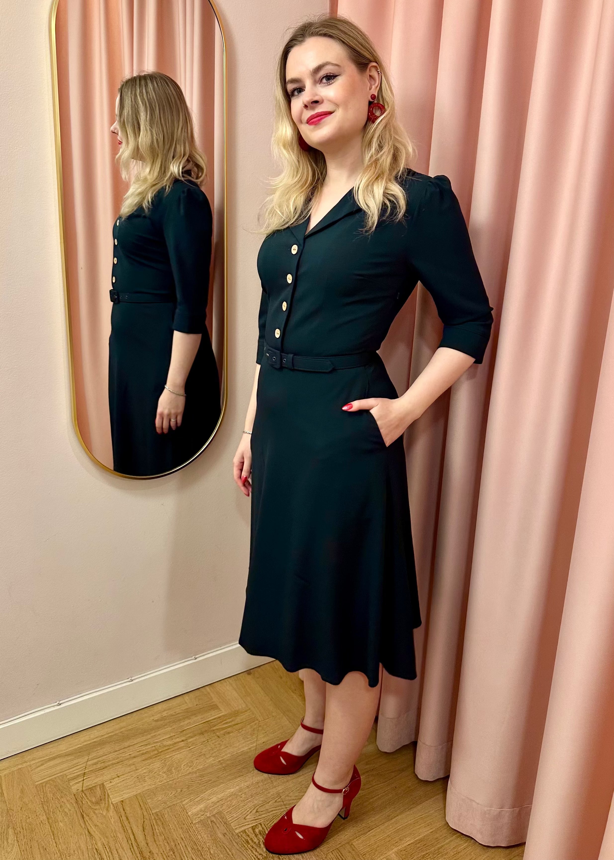Betty skjortekjole med 3/4 ærmer - mørk grøn Kjoler Daisy Dapper 