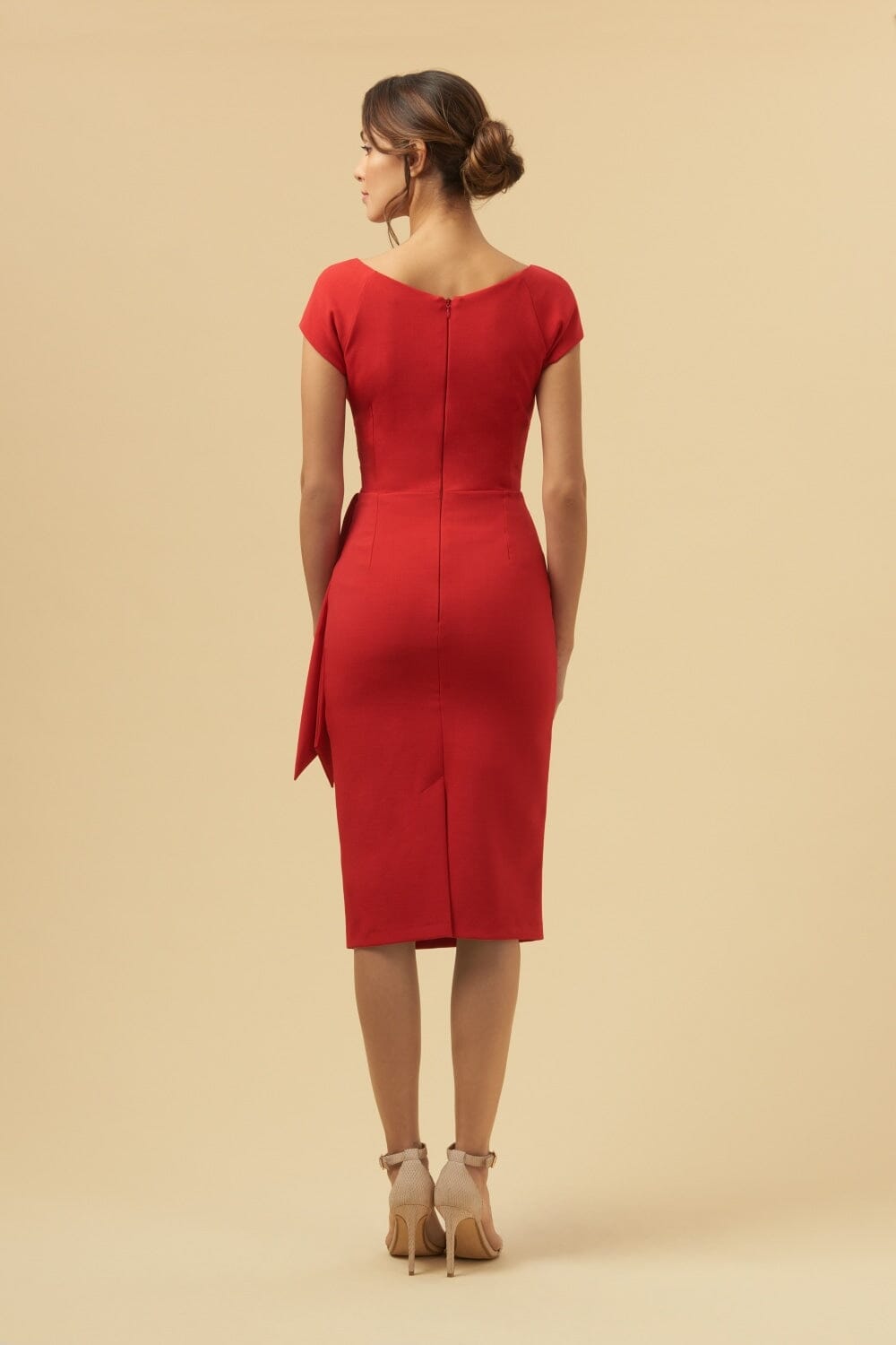 Hourglass pencilkjole i rød med faux wrap pencil kjole Pretty Dress Company 