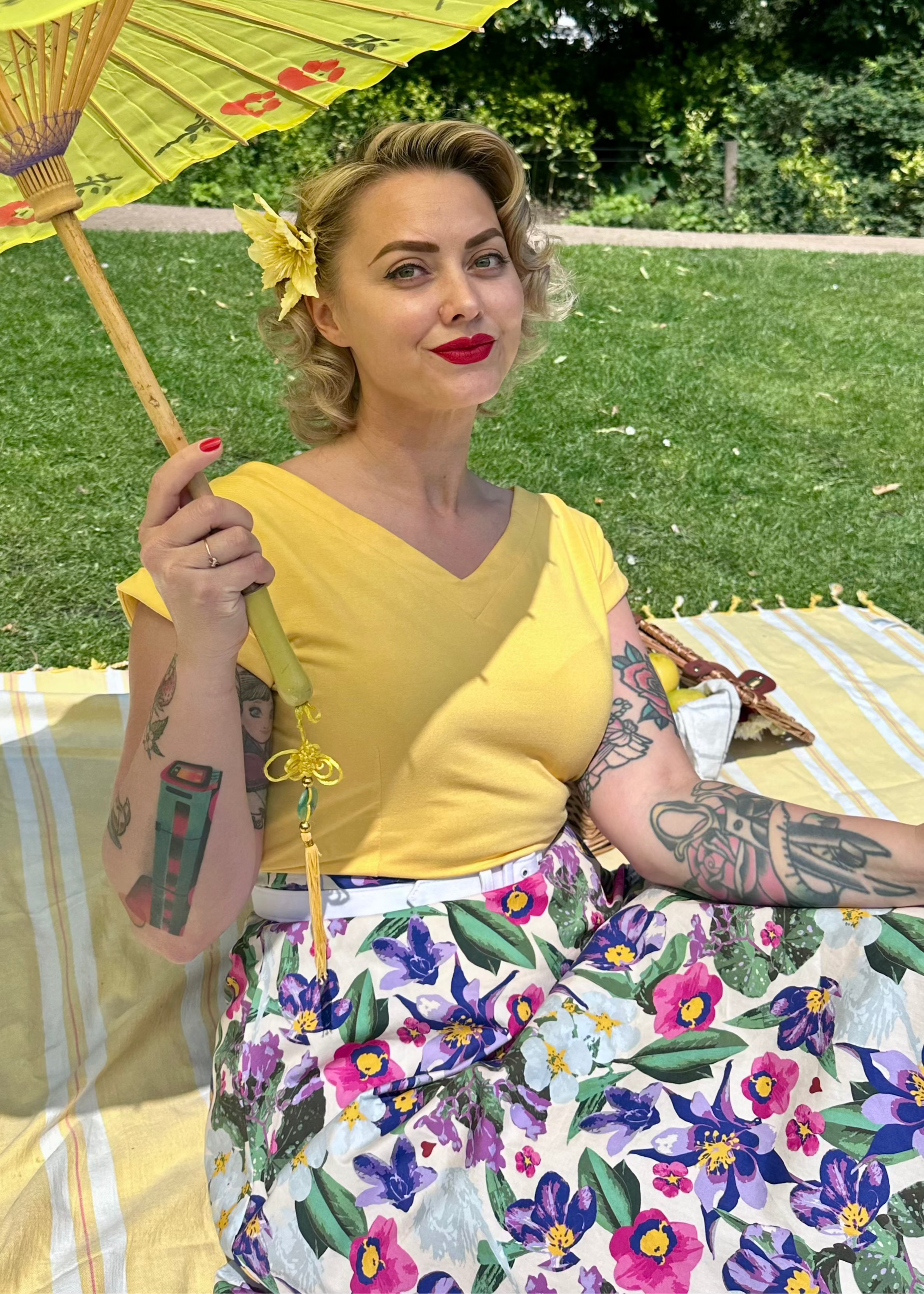 Kortærmet vendbar boatneck top i gul jersey top Daisy Dapper 