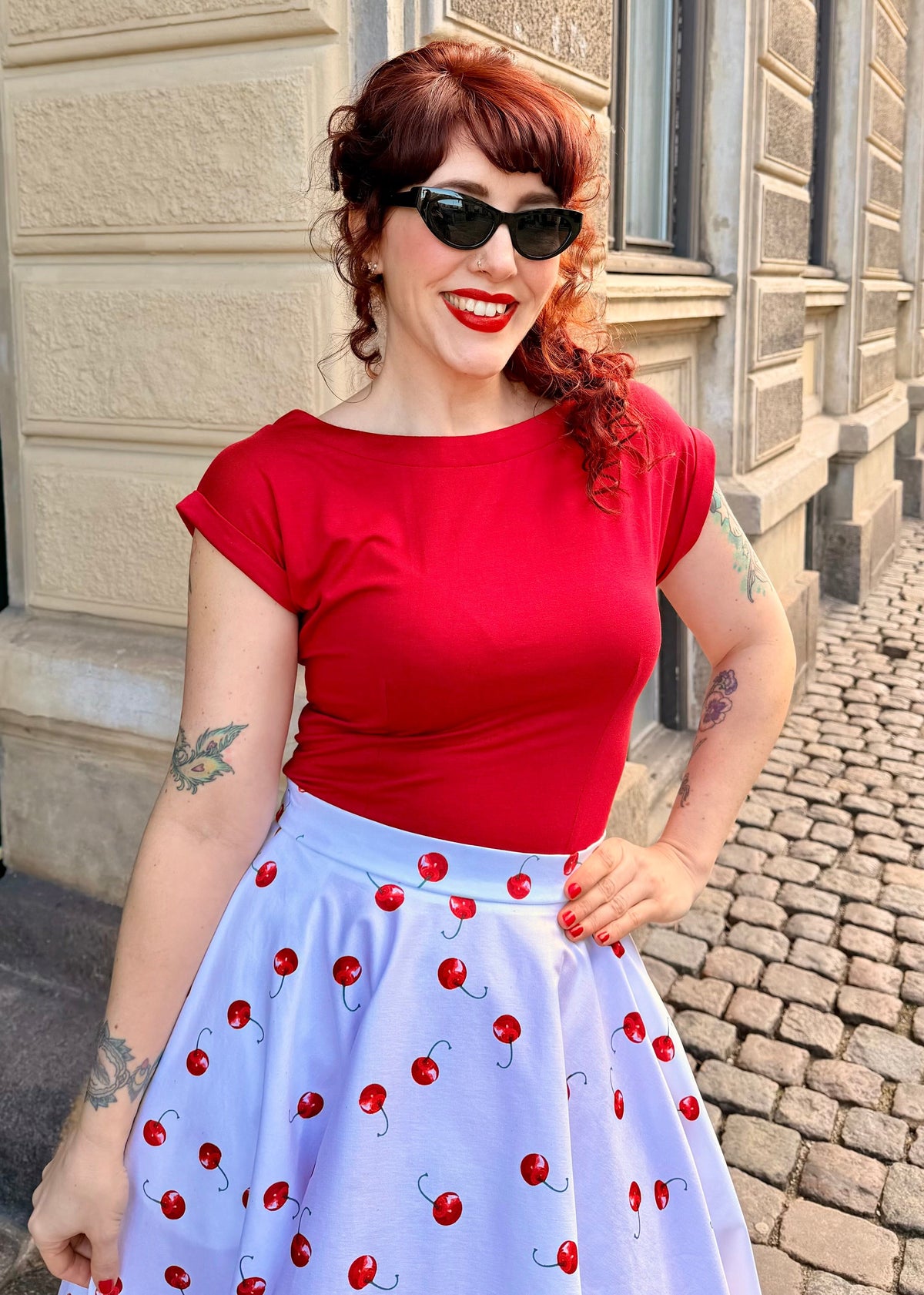 Kortærmet vendbar boatneck top - klassisk rød jersey top Daisy Dapper 