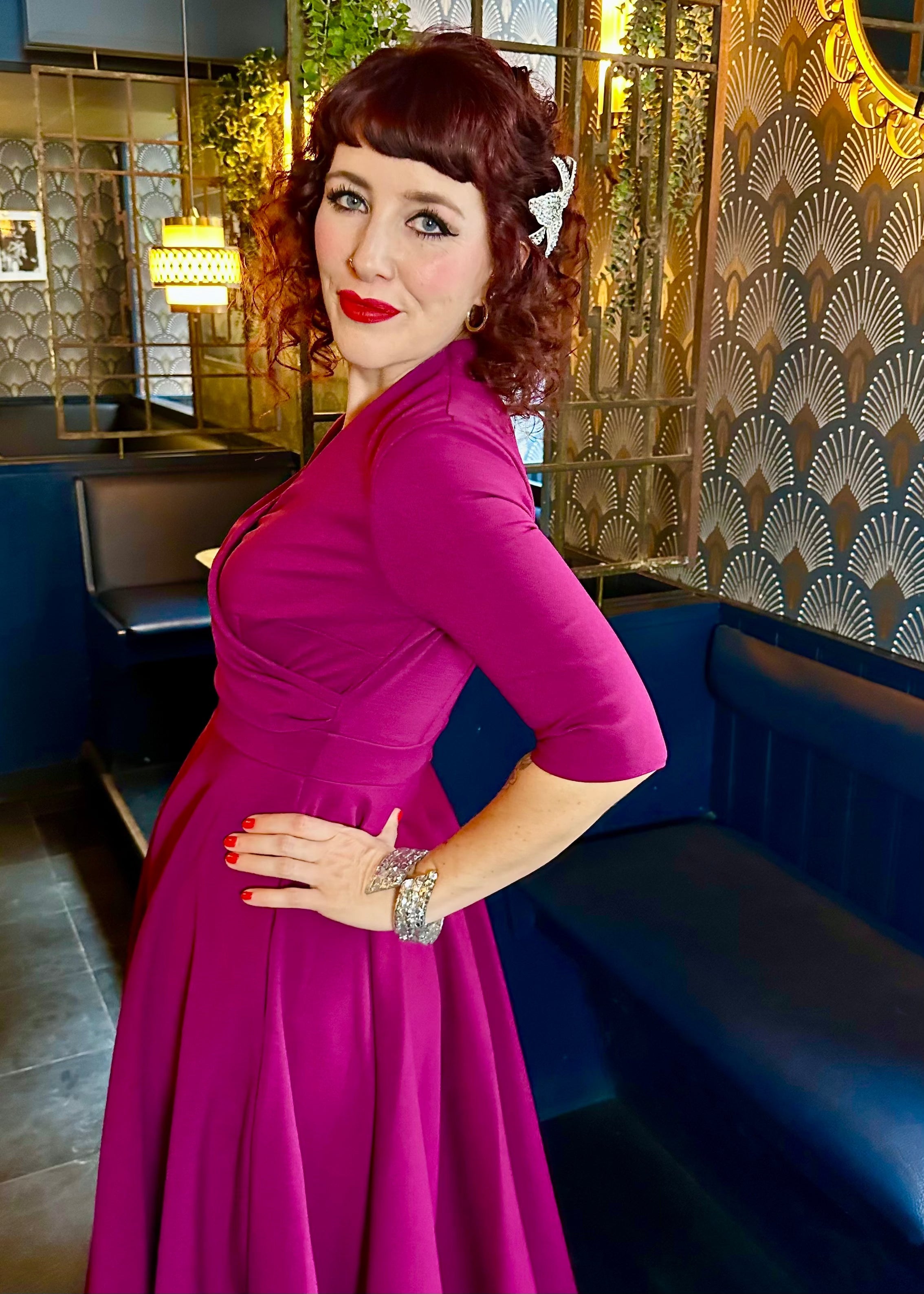 Leyla swing kjole med faux wrap i berry swing kjole Pretty Dress Company 