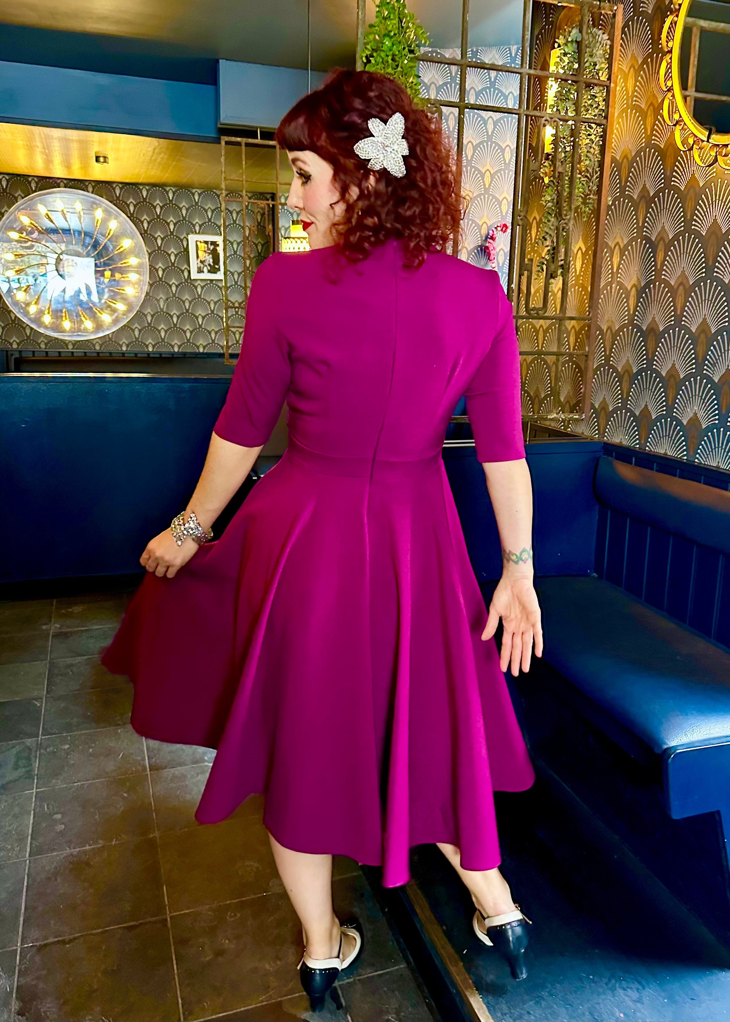 Leyla swing kjole med faux wrap i berry swing kjole Pretty Dress Company 