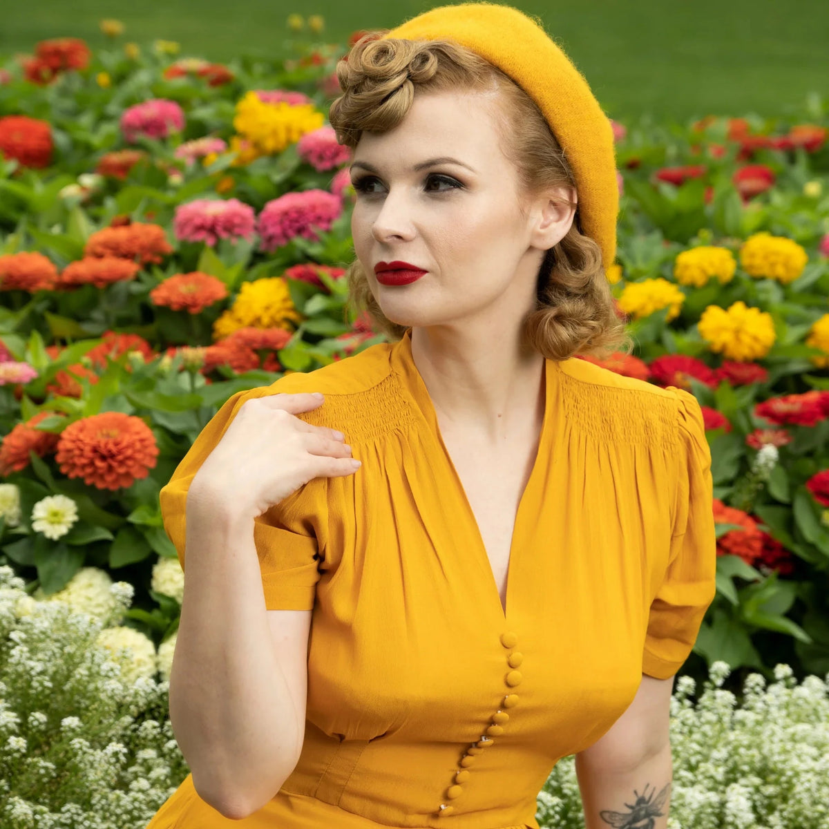 Mabel 1940'er kjole i mustard pencil kjole Seamstress Of Bloomsbury 