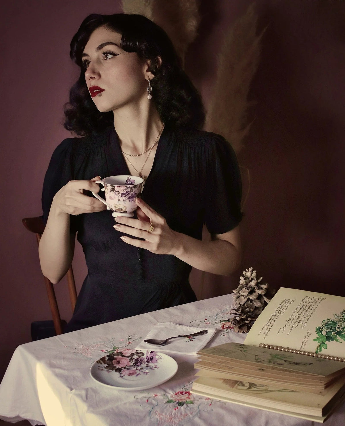 Mabel 1940'er stils kjole i sort Kjoler Seamstress Of Bloomsbury 