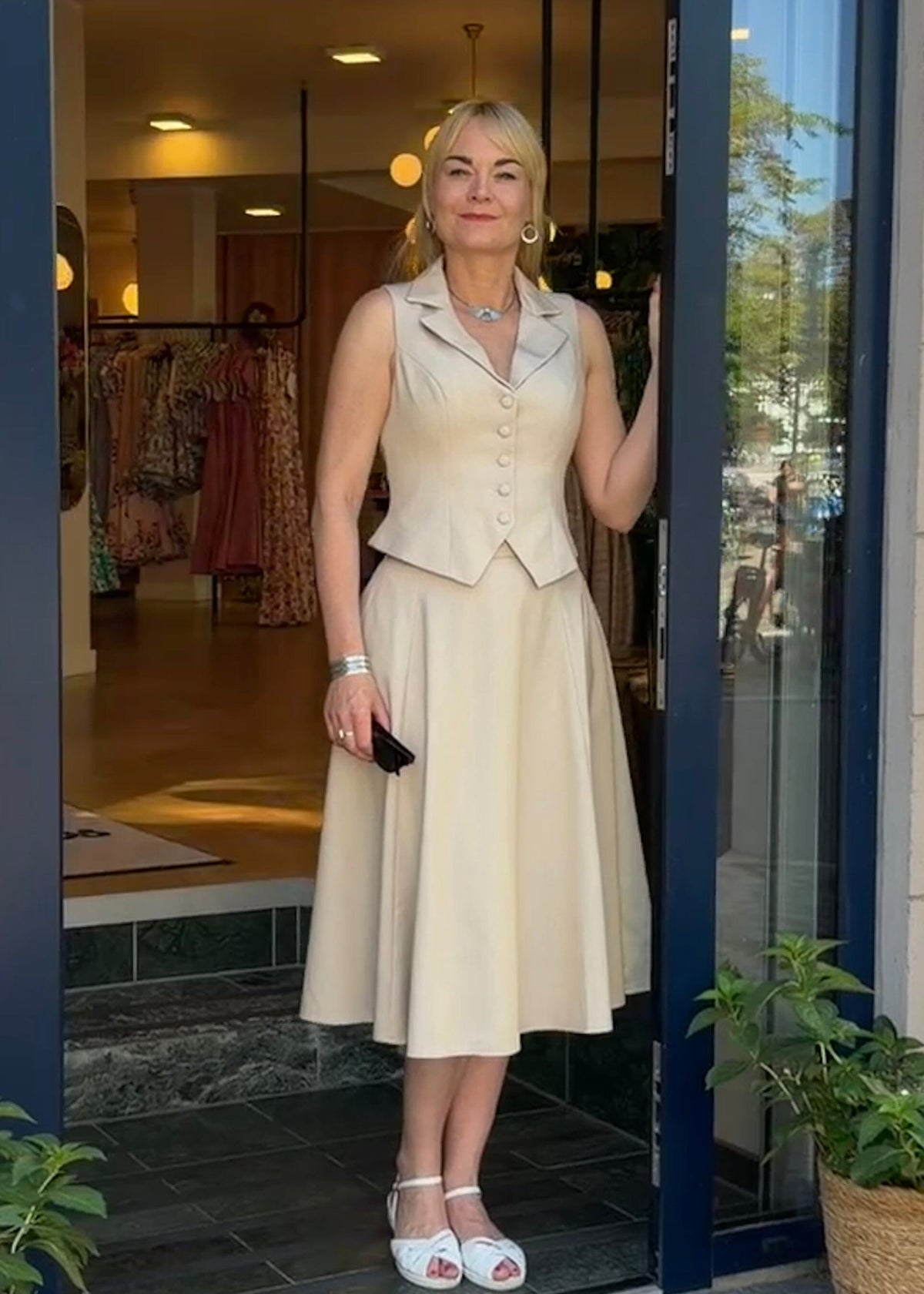 Marlene vest - sand vest Daisy Dapper 