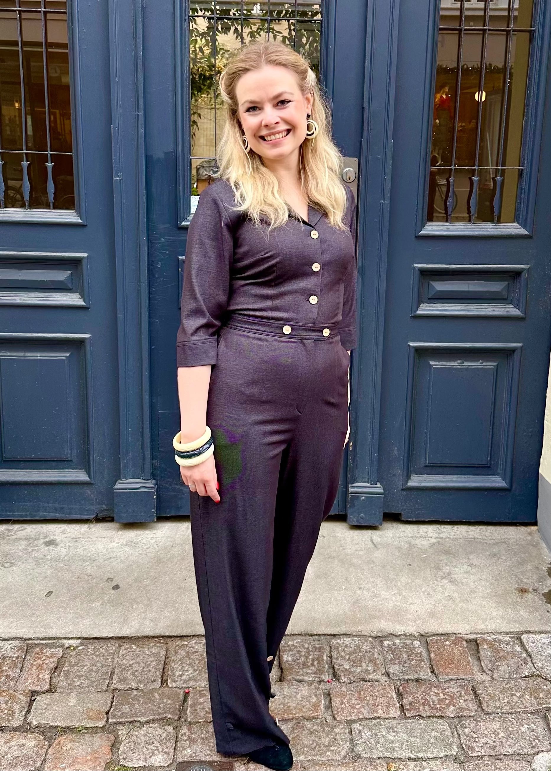 Maxine buksedragt med 3/4 lange ærmer - sort denimlook buksedragt Daisy Dapper 