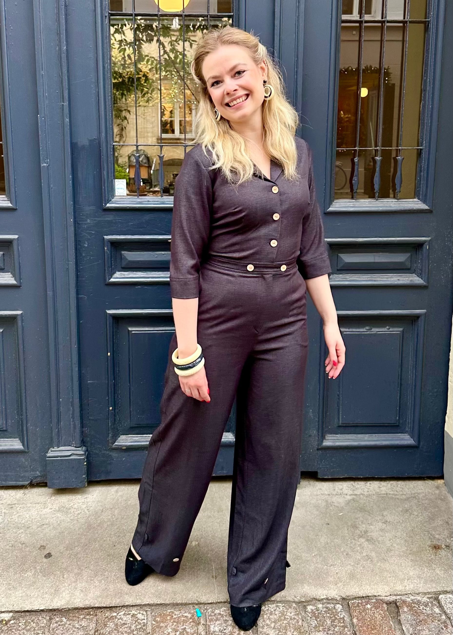 Maxine buksedragt med 3/4 lange ærmer - sort denimlook buksedragt Daisy Dapper 