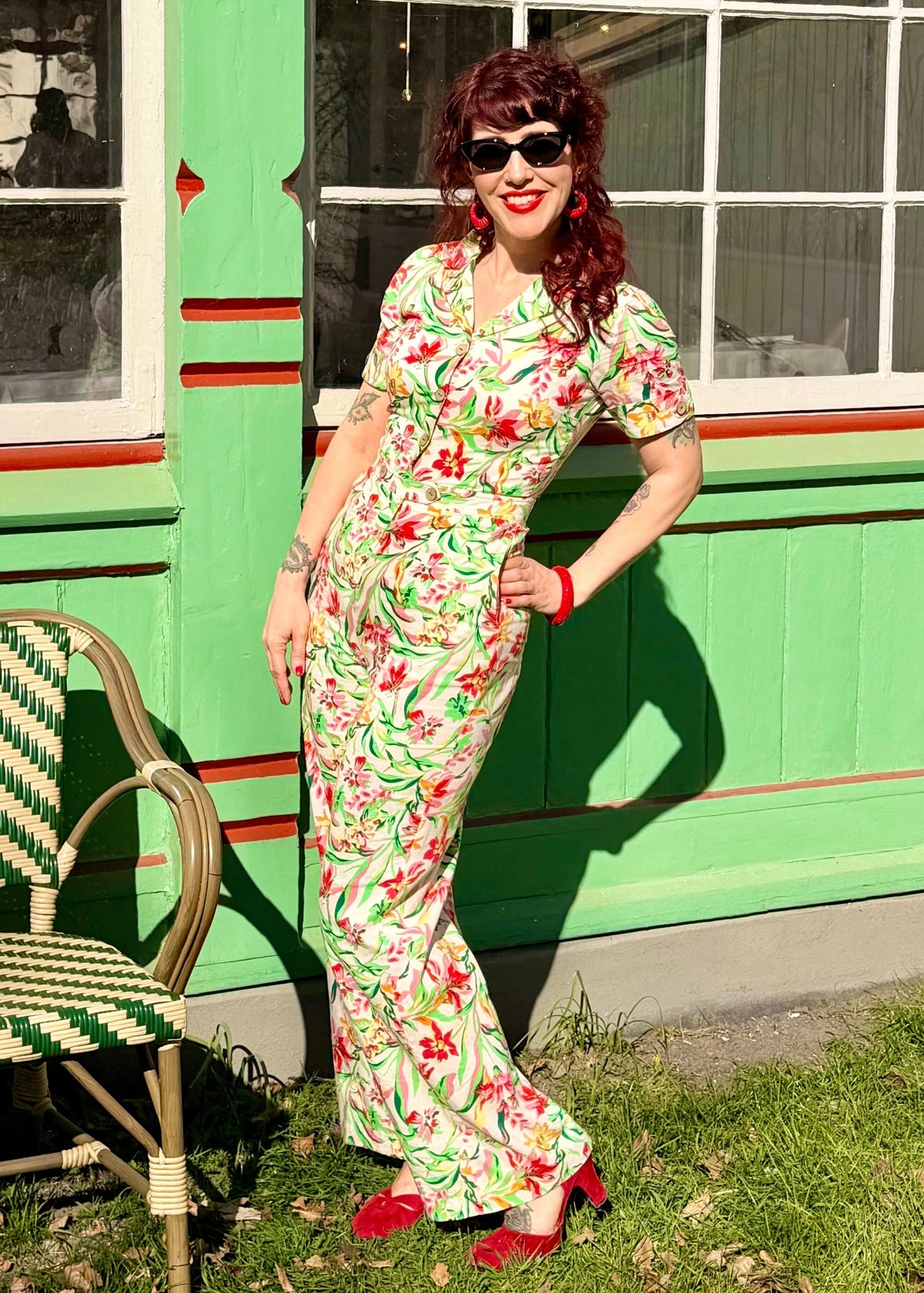 Maxine buksedragt med korte ærmer - multi floral buksedragt Daisy Dapper 