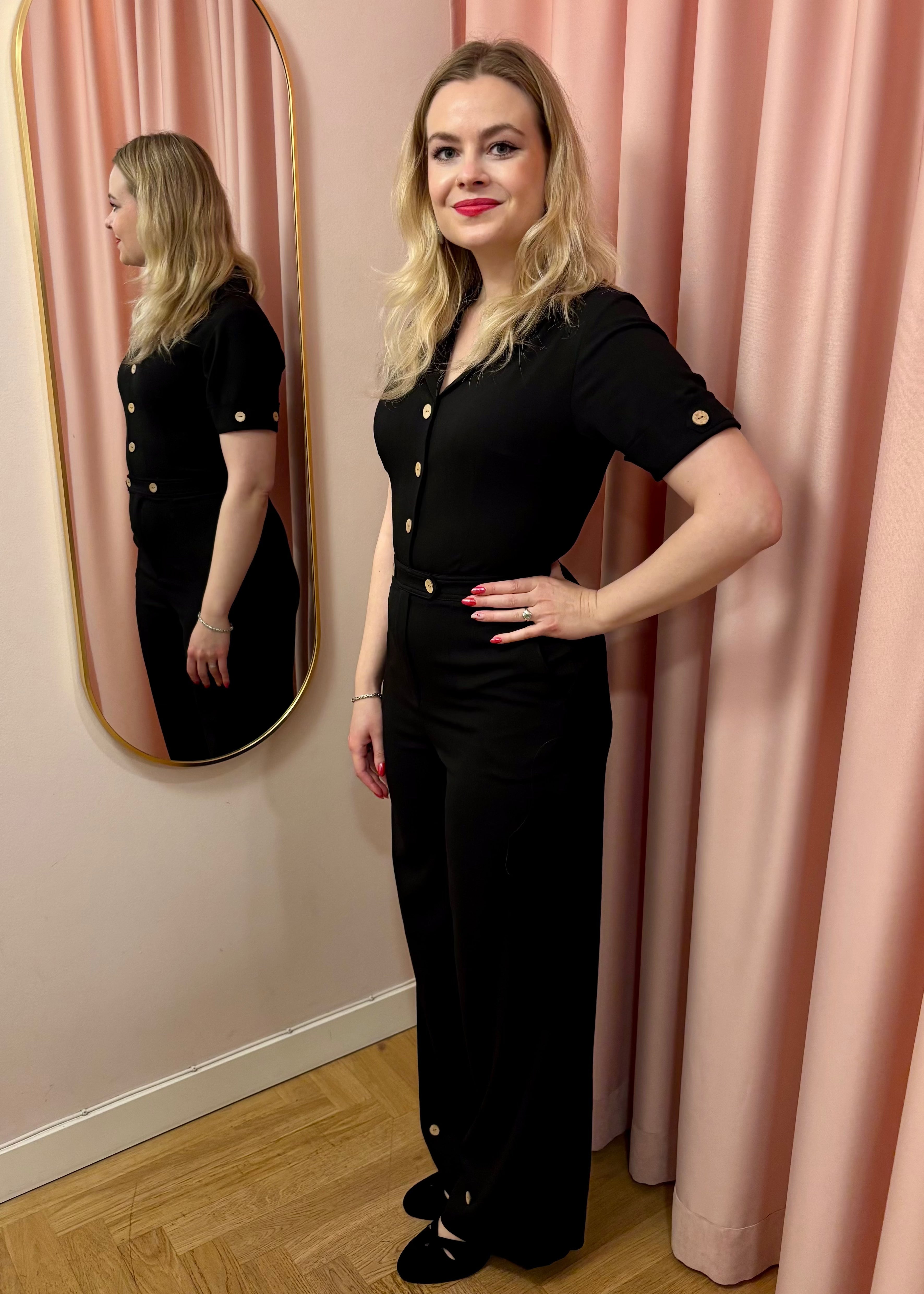 Maxine buksedragt med korte ærmer - sort linen buksedragt Daisy Dapper 