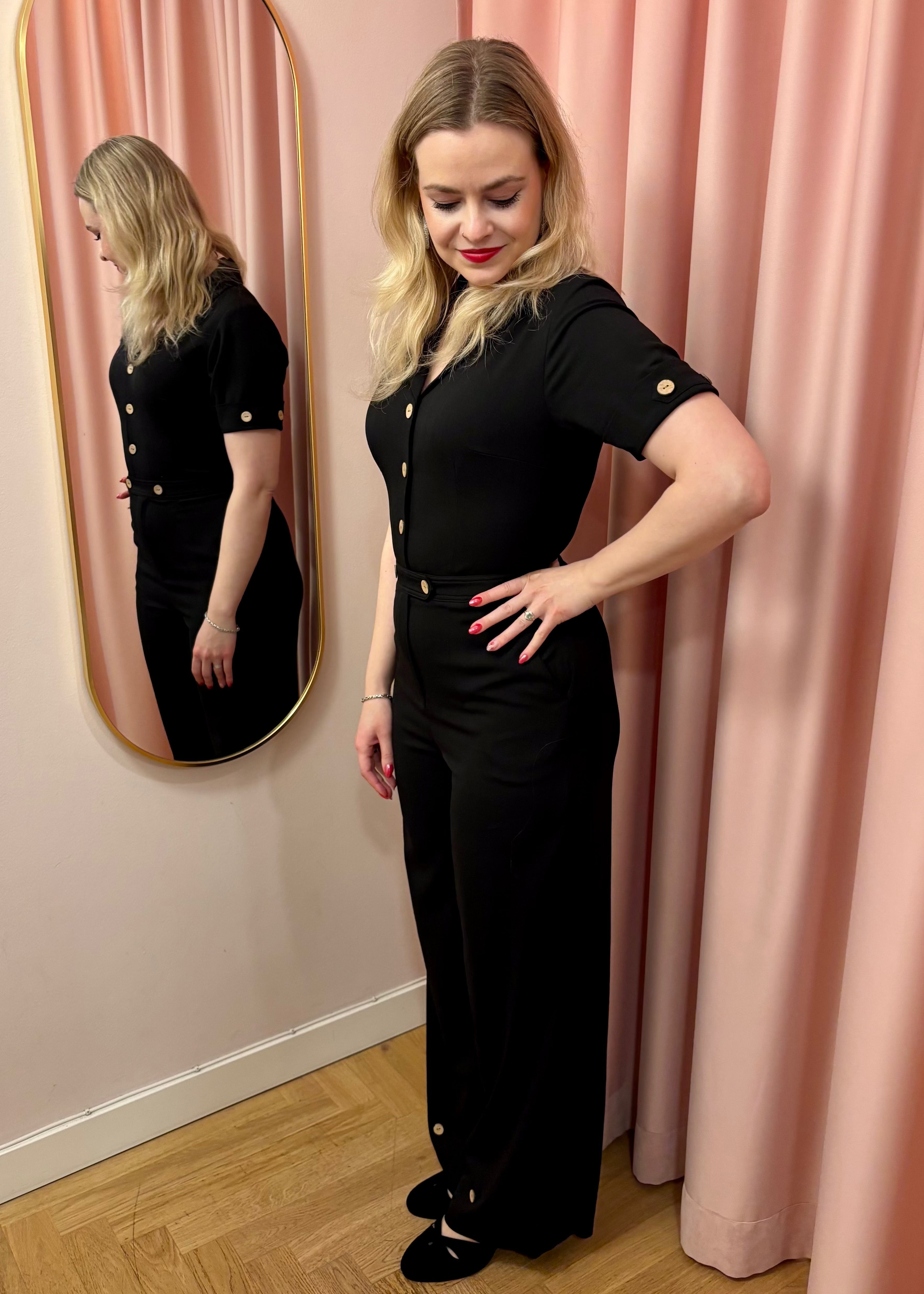 Maxine buksedragt med korte ærmer - sort linen buksedragt Daisy Dapper 