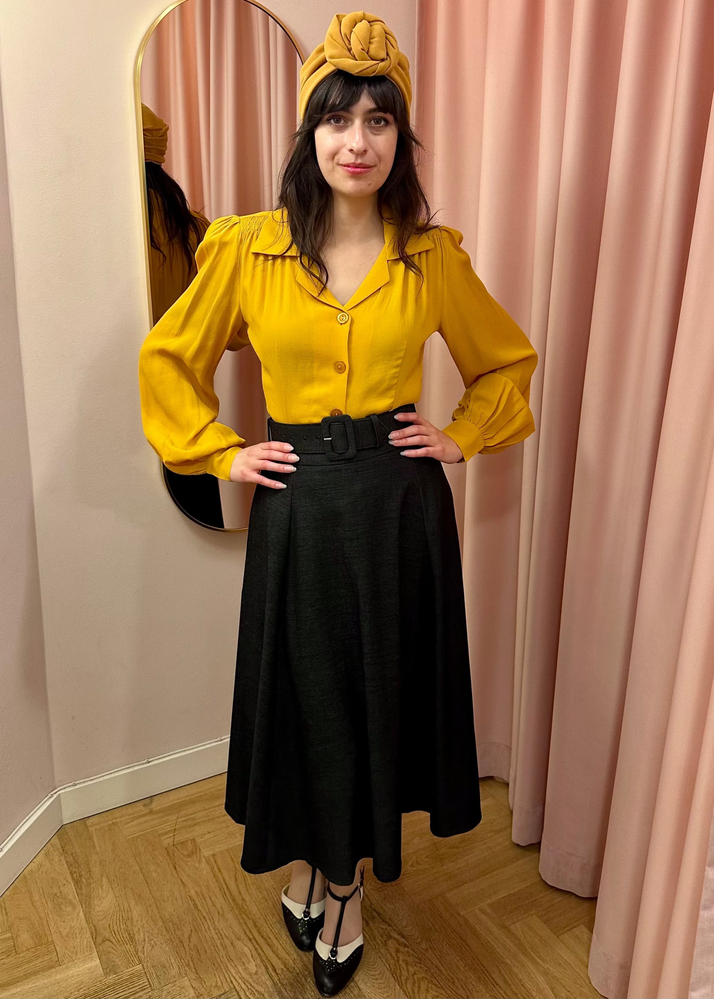Poppy vintage stils skjortebluse i mustard langærmet skjorte Seamstress Of Bloomsbury 