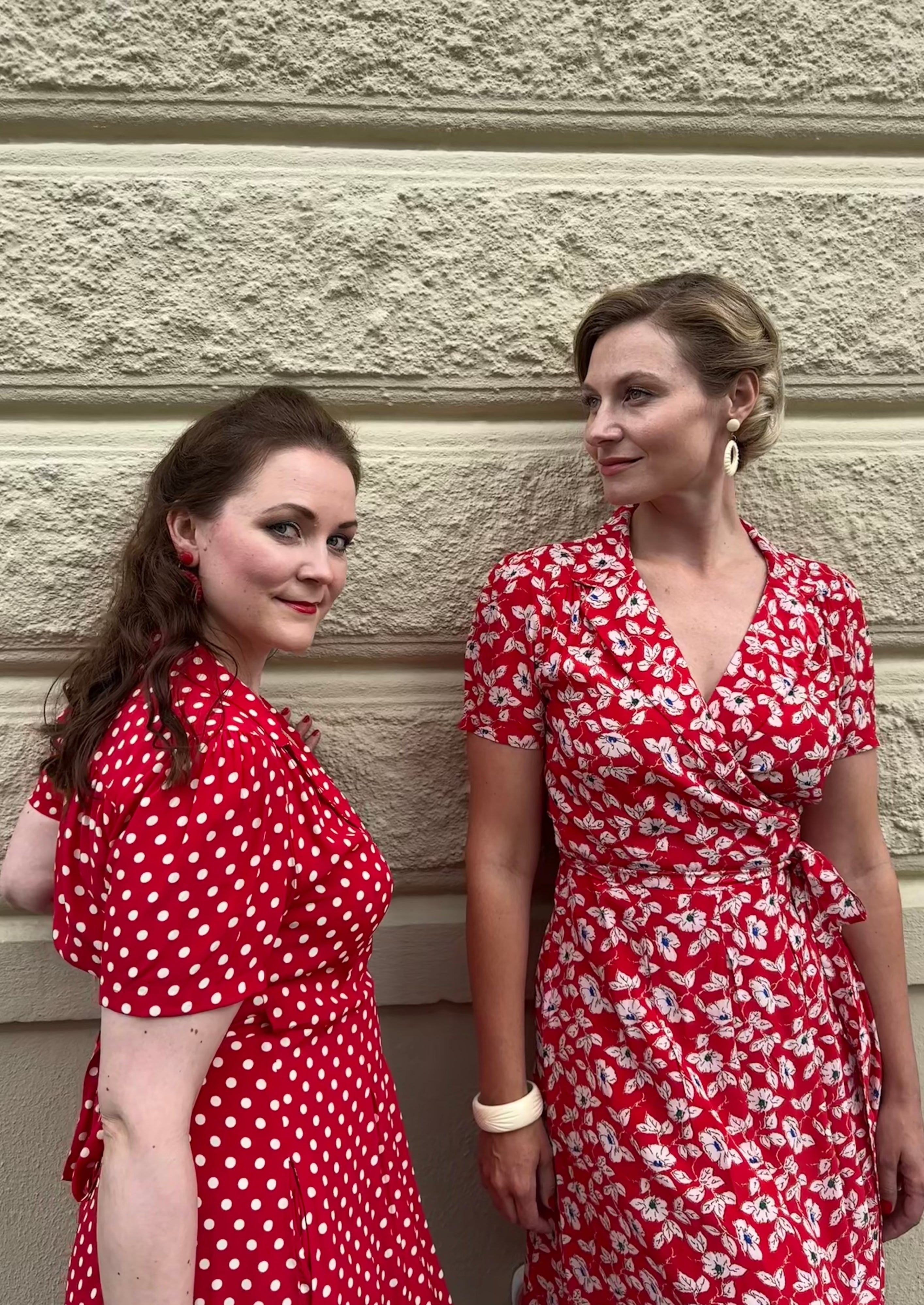 Slåom kjole i rød med prikker slåom kjole Seamstress Of Bloomsbury 