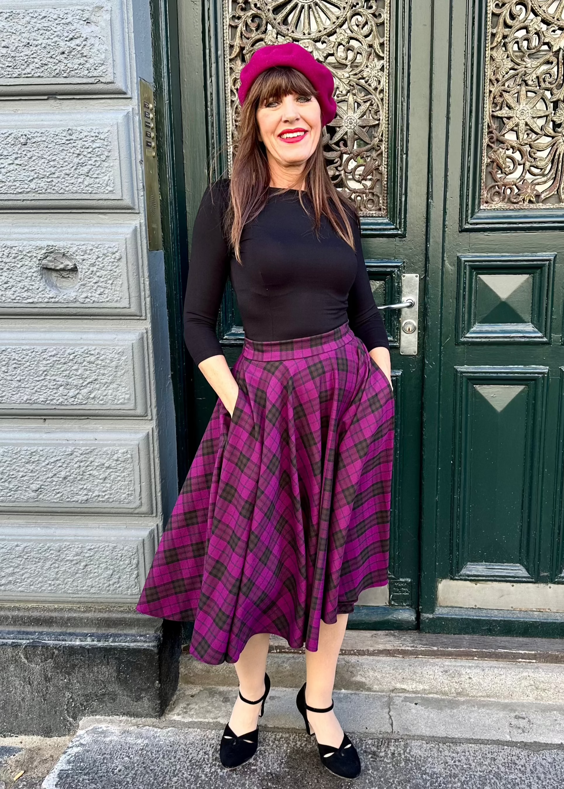 Swingnederdel i berry tartan swing nederdel Pretty Dress Company 