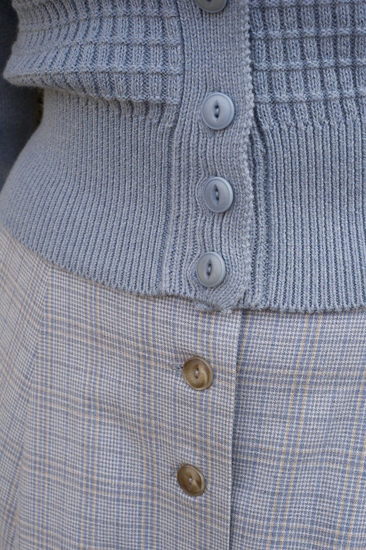The Cable Knit College Cardigan - Støvet blå cardigan Emmy Design 
