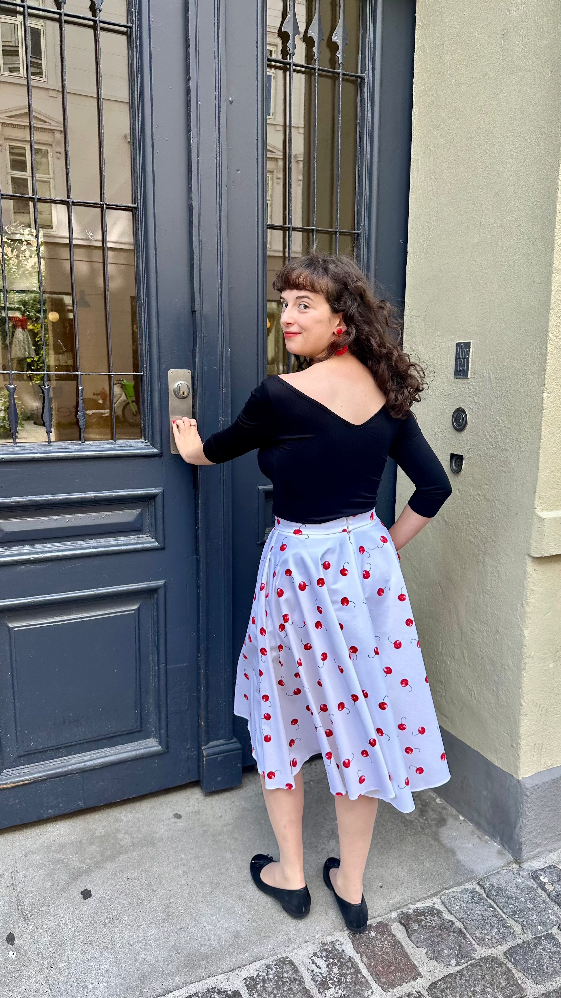 Vendbar Boatneck top i sort - deluxe tøj Daisy Dapper 